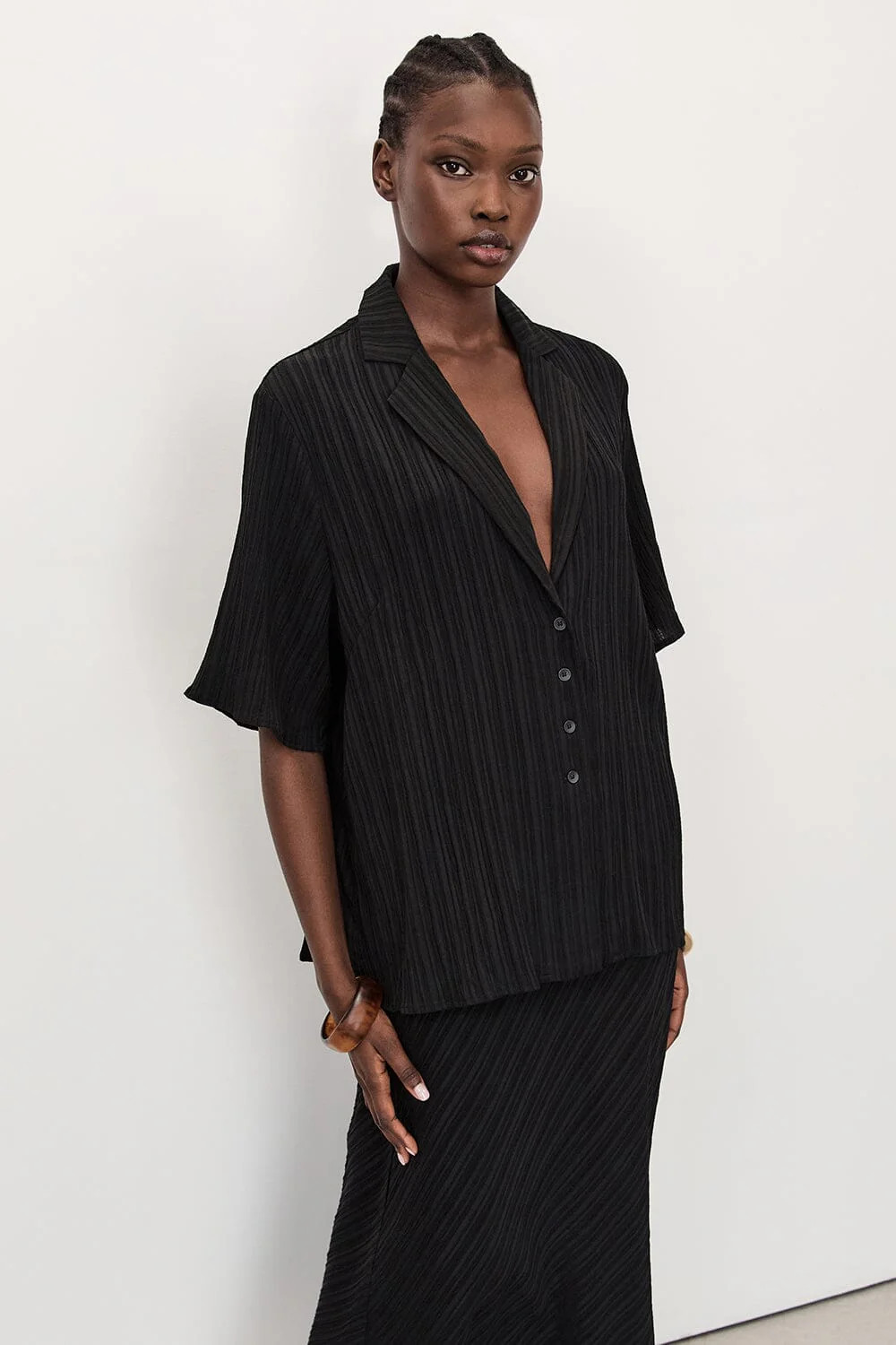 LOZ BLACK SHORT SLEEVE SHIRT | DISSH