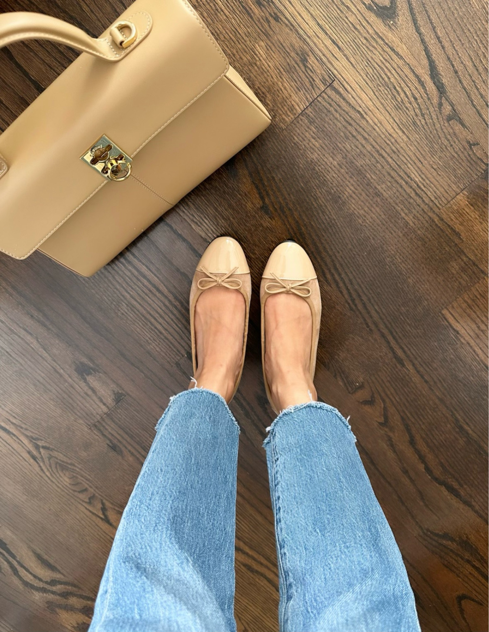 •beautiful neutral tan color cap toe ballet flats sz 5.5. These feel TTS to maybe a tad smaller than brands like Ann Taylor - I’m usually between a 5 and 5.5. Width feels medium. 
Quality is pretty nice and they even feel a little more comfortable than my Chanel ballet flats. 

•Cafune Stance bag (not linkable)

•Madewell perfect vintage jeans sz 24 petite - hems cut 

Fall classic ballet flat shoes 

#LTKSeasonal #LTKshoecrush #LTKstyletip