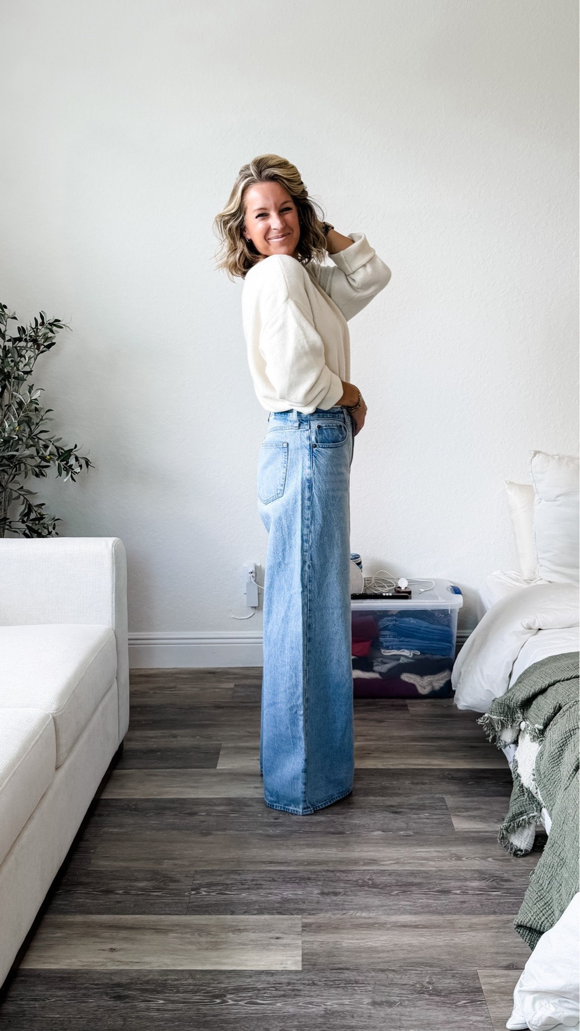 IN APP SALE! Medium boatneck sweater. Super soft and cozy! Jeans are awesome and so comfy but run large. I’d size down 1  the regular are also pretty long. Maybe grab a short if you’re 5’3. 
@abercrombie