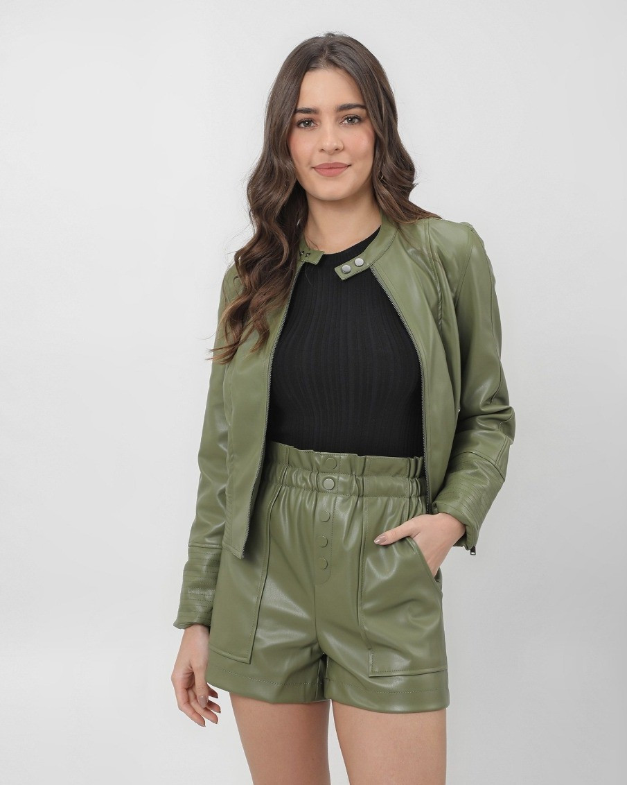 Renove seu guarda-roupa com o Short de poliuretano fechado por botões - Verde Musgo da AK by Riachuelo. Uma peça versátil que combina estilo e conforto para seus dias de verão. Sinta-se na moda com esse item indispensável. 💚 #ShortVerdeMusgo #AKbyRiachuelo #EstiloVersátil #Conforto #ModaVerão #GuardaRoupaRenovado #PeçaEssencial Explore mais opções e estilo no link dos Destaques! 🌟🛍️

#LTKbrasil #LTKmens #LTKshoecrush