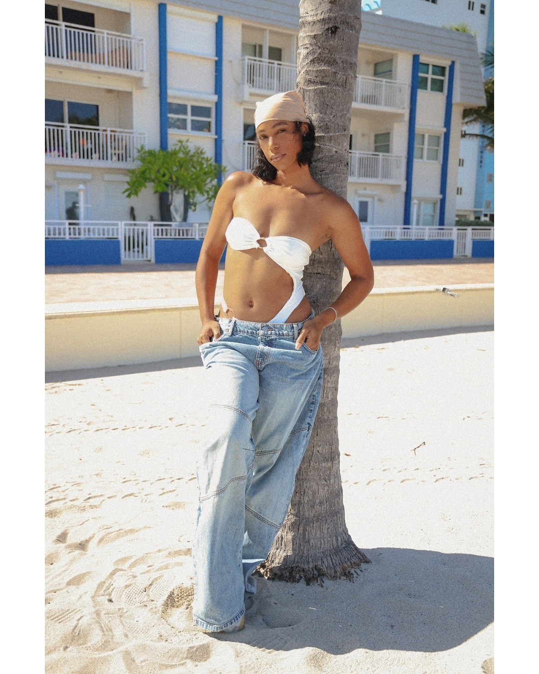 The jeans I wore through pregnancy are still the ones I reach for now. 
Tall-girl approved. Bump-approved. Postpartum-approved.

They’ve seen grocery runs, beach mornings, date nights, and slow weekends at home. Because I love fall style that’s lived-in—not layered on.

@revice_denim + @sodahbrand, featured on The Musings.