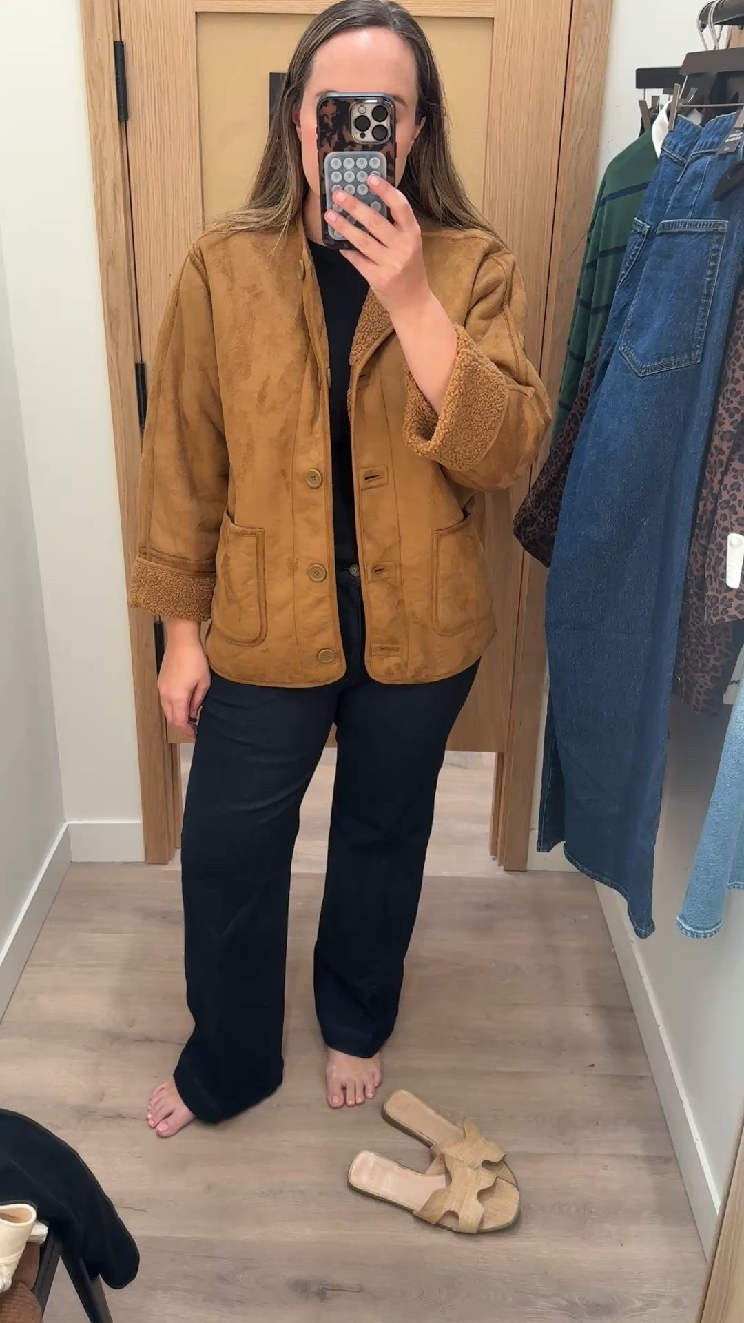 Love this reversible jacket! It’s a faux suede on one side and a Sherpa material on the other!

Reversible jacket
J Crew Factory 

#LTKSeasonal #LTKStyleTip #LTKFallSale