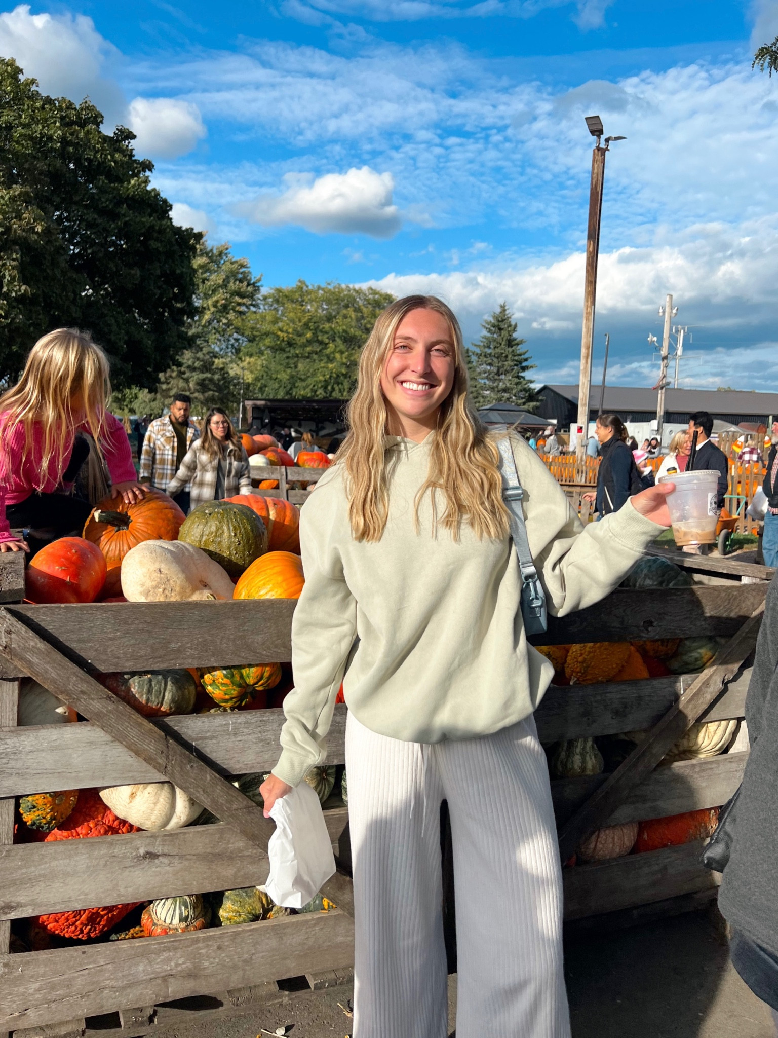 Fav fall pants 🧸🤍
bottoms: medium