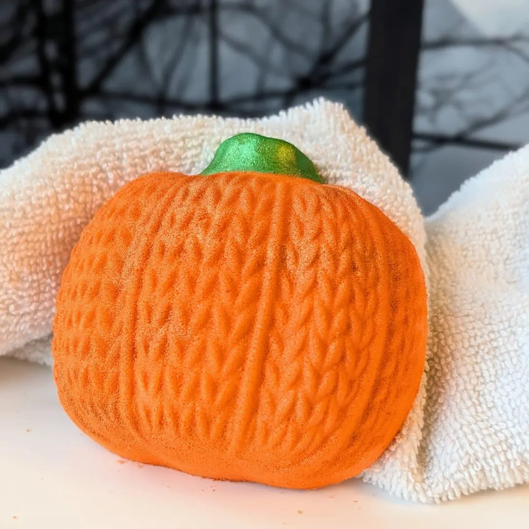 Pumpkin Bath Bomb, Fall Bath Bomb, Halloween Bath Fizzy, Autumn Spa Gift - Etsy | Etsy (US)