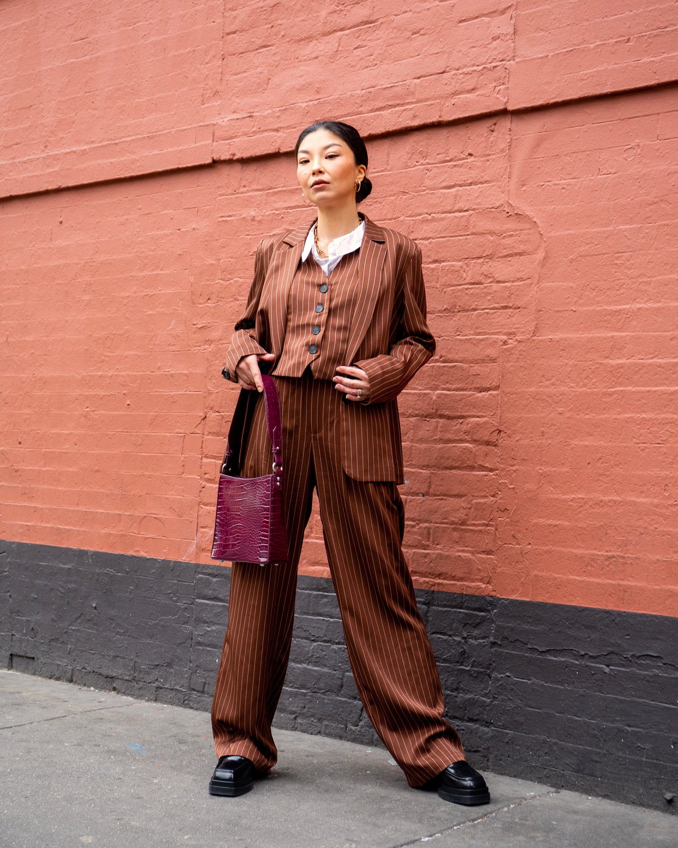 Business stripes 〰️🤎🤎

Brown suit: @rihoas_official // bag: @hvisk // loafers: @cosstores ✨ 
Outfit linked in stories ♡︎
#suitstyle #streetstyle #backtowork #stripedblazer

🏷 suit brown striped pants tennis stripe blazer vest trousers business meeting workwear office outfit, career woman, classy, boss



#LTKunder100 #LTKunder50 #LTKworkwear