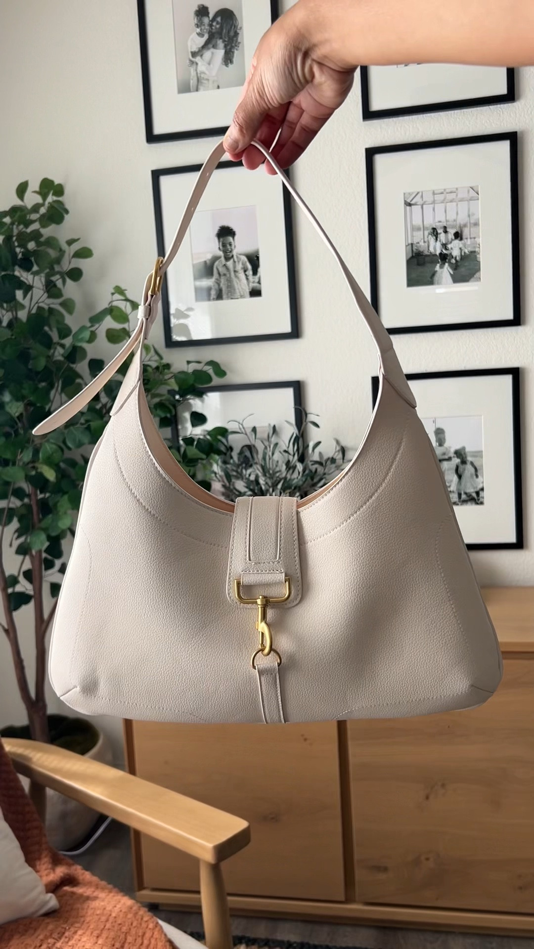 Picked up this cute cream bag for spring at H&M. 

H&M, Spring Finds, Cream Bag, Neutral Bag, Purse 

#LTKfindsunder50 #LTKitbag #LTKstyletip