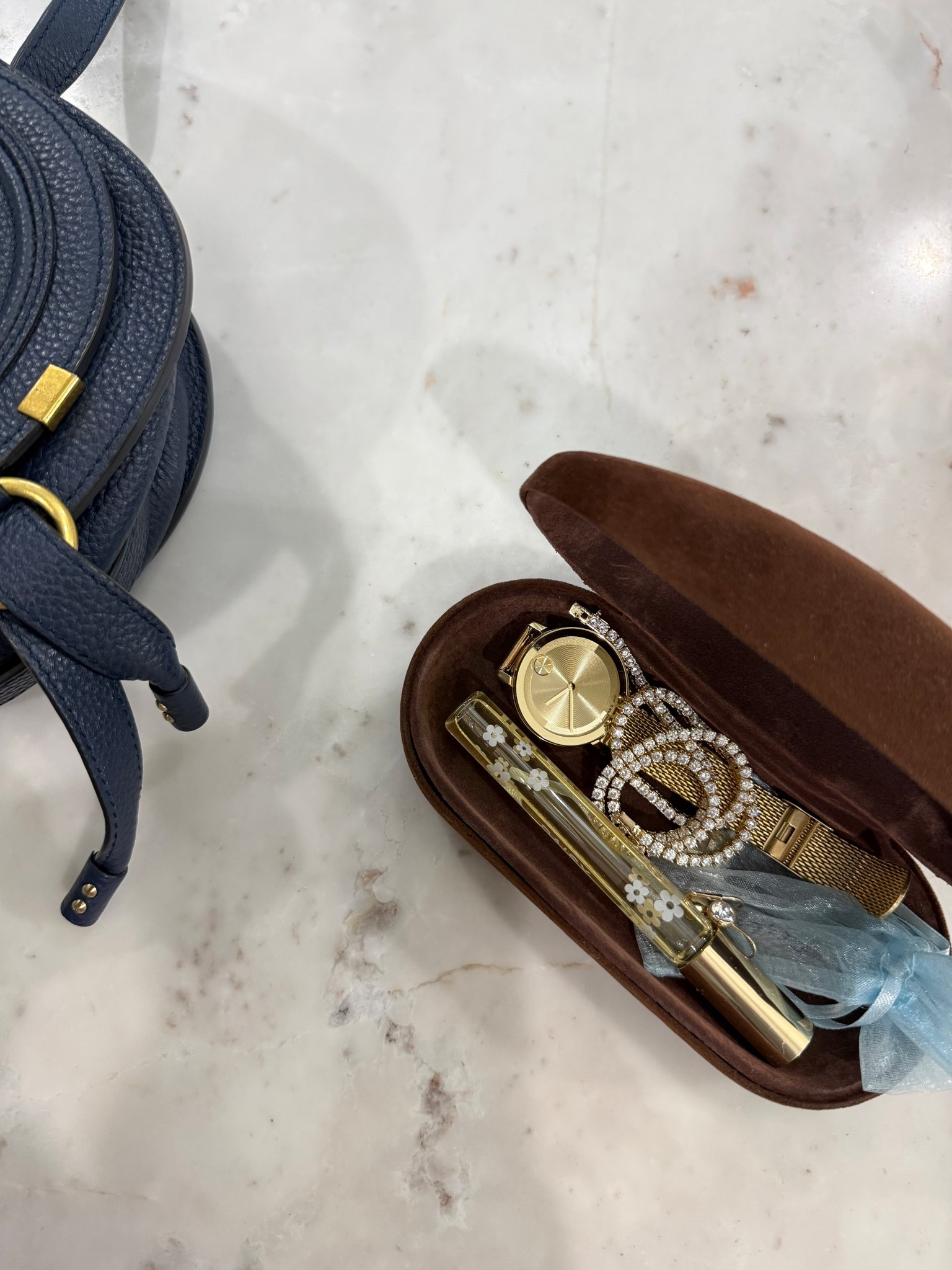 ✨

Sunglasses case
Jewelry storage
Purse organization
Tennis necklace
Tennis bracelet
Gold watch
Women’s watch
Movado watch
Modern watch
Tom ford sunglasses

#LTKBeauty #LTKdayinmylife #LTKgrwm