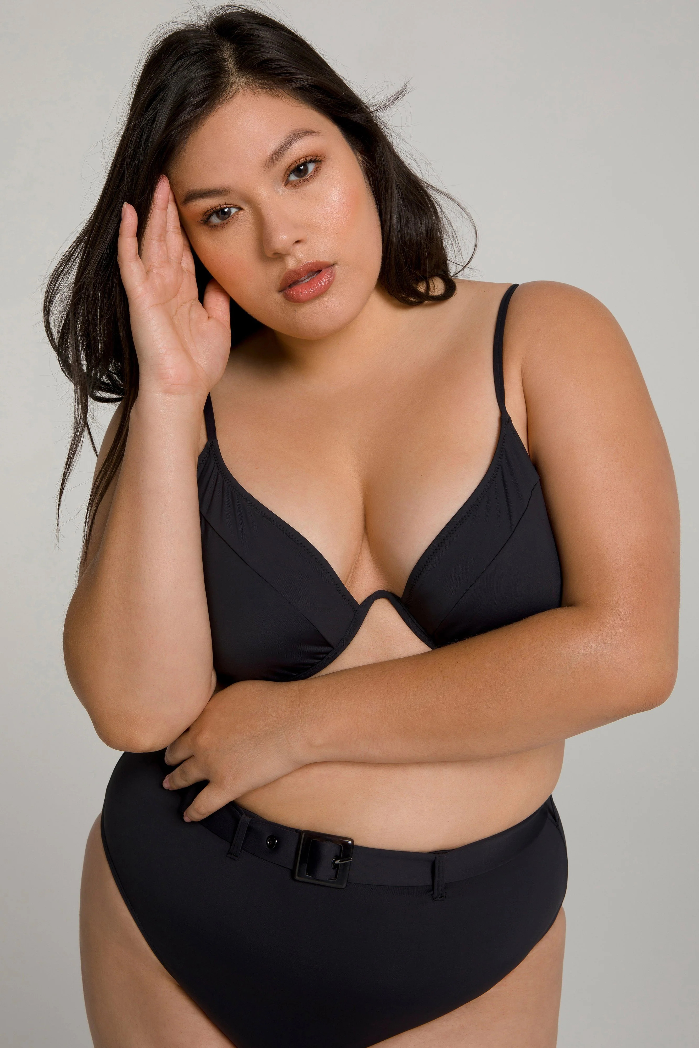 SHOWOFF CURVE TOP | BLACK001 | Good American