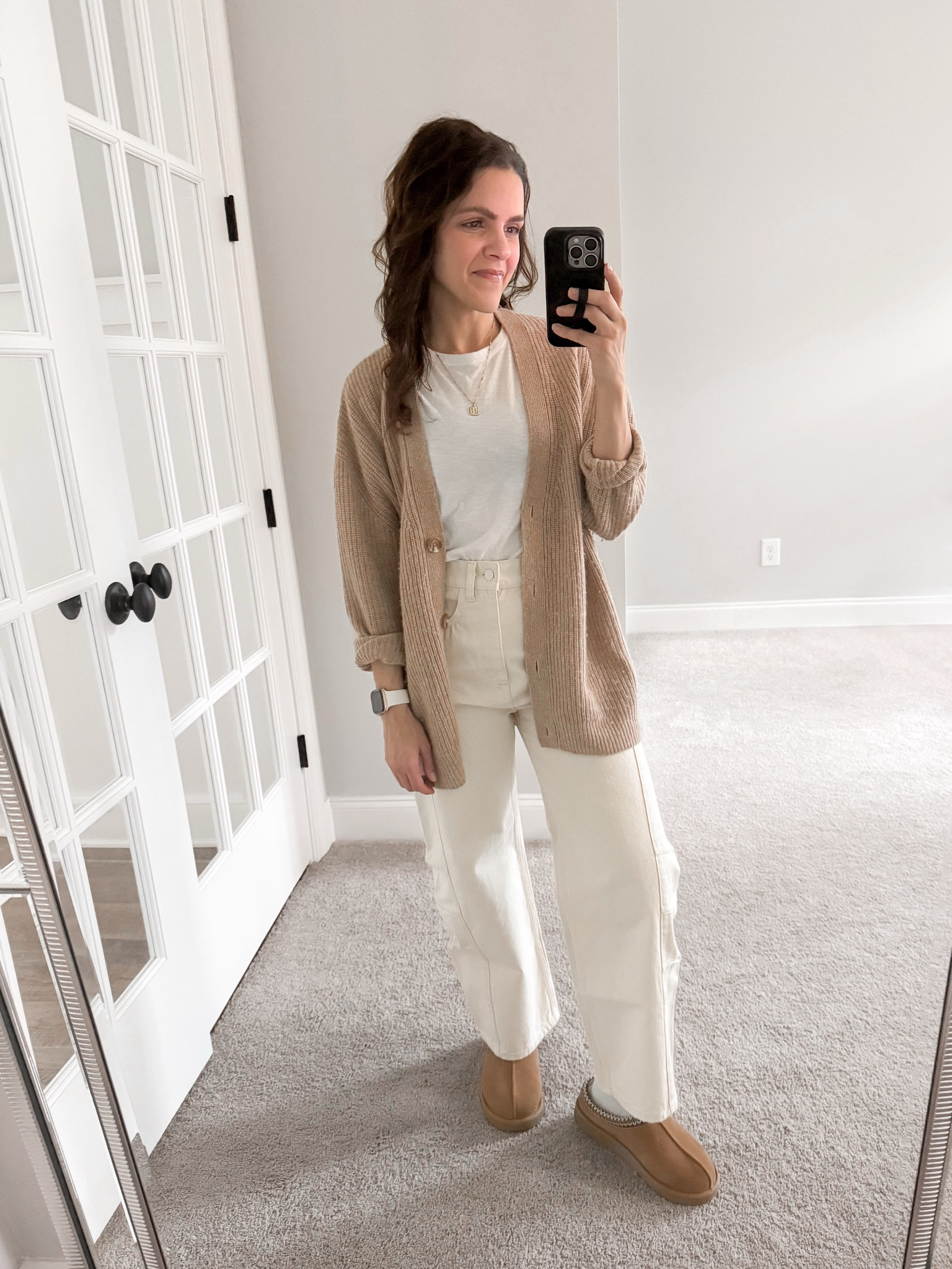When in doubt - monochrome it out! Daily look:

Oversized boyfriend cardigan -xs
white tee - xs
Cargo barrel Jean - linked similar
Tasman Uggs - tts

#monochromeoutfit #barreljean #quince #transitionaloutfit 

#LTKStyleTip