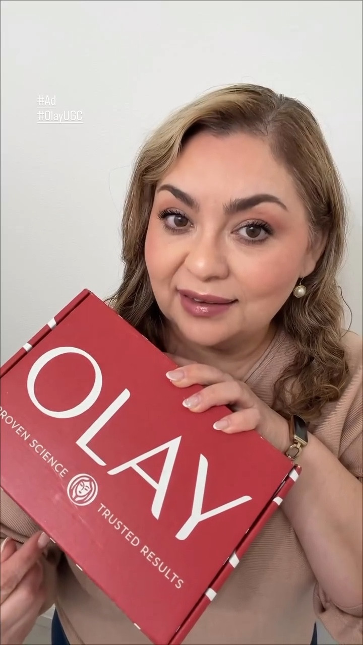 Omg! 😳 I can’t believe I was #giftedbyolay. Both my grandmothers👵🏻 👵🏻 are probably looking down from heaven and going, “ME ENCANTA LA CREMA OLAY!” 🥰 I LOVE Olay too, abuelitas! Thank you, Olay! 
#gifted #onlyolay #OlayUGC