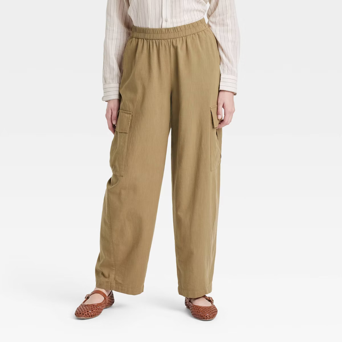 Women's Mid-Rise Relaxed Fit Pull-On Cargo Pants - Universal Thread™ Moss Green | Target