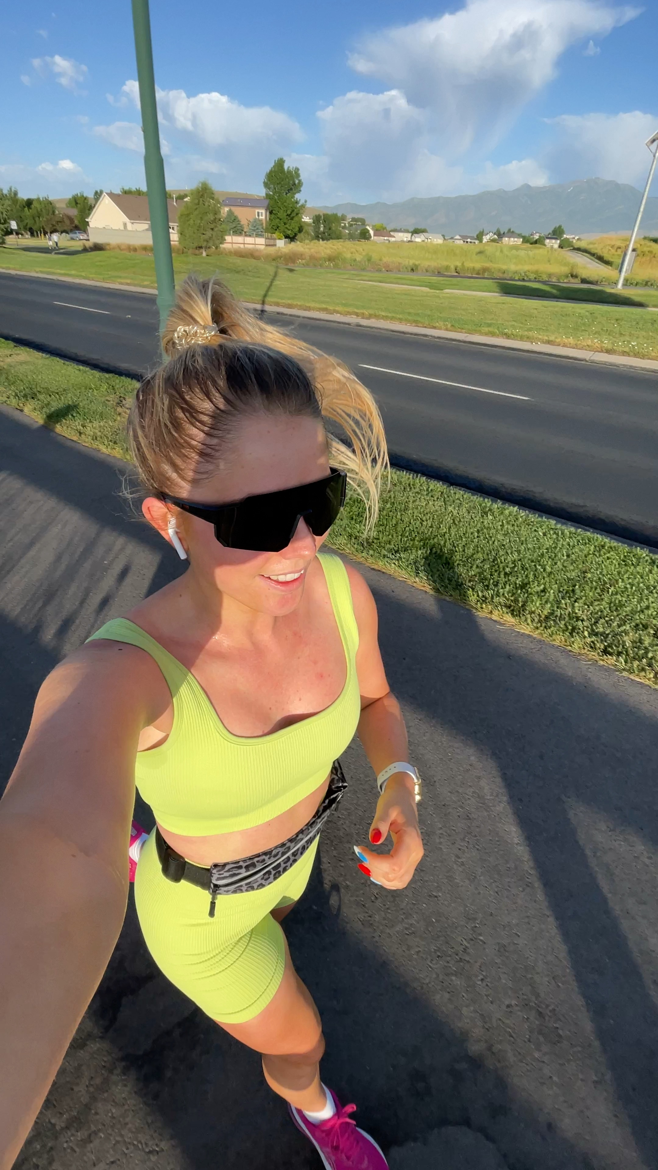 Summer running outfit! Love my running belt bag & sunglasses! 

Green Workout set: wearing my usual size but it’s pretty snug so if you have a bigger chest I’d size up!
Pink Running shoes: true to size but I always size up Half

| runner | running outfit | running sunglasses | running waist belt bag | women runner | summer 

#LTKFindsUnder100 #LTKFitness