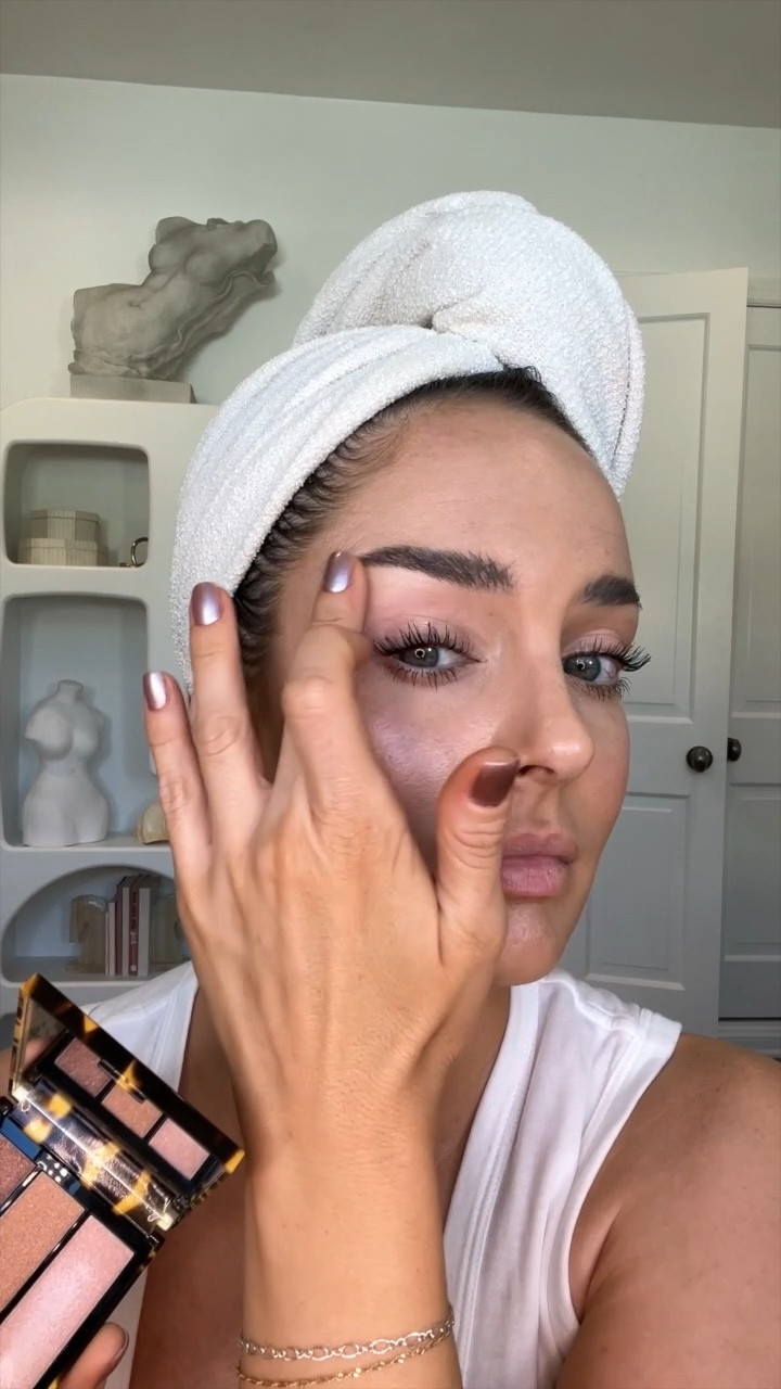 Simple autumn makeup with a cool French brand Les Filles en Rouge! 

#LTKVideo #LTKSeasonal #LTKbeauty