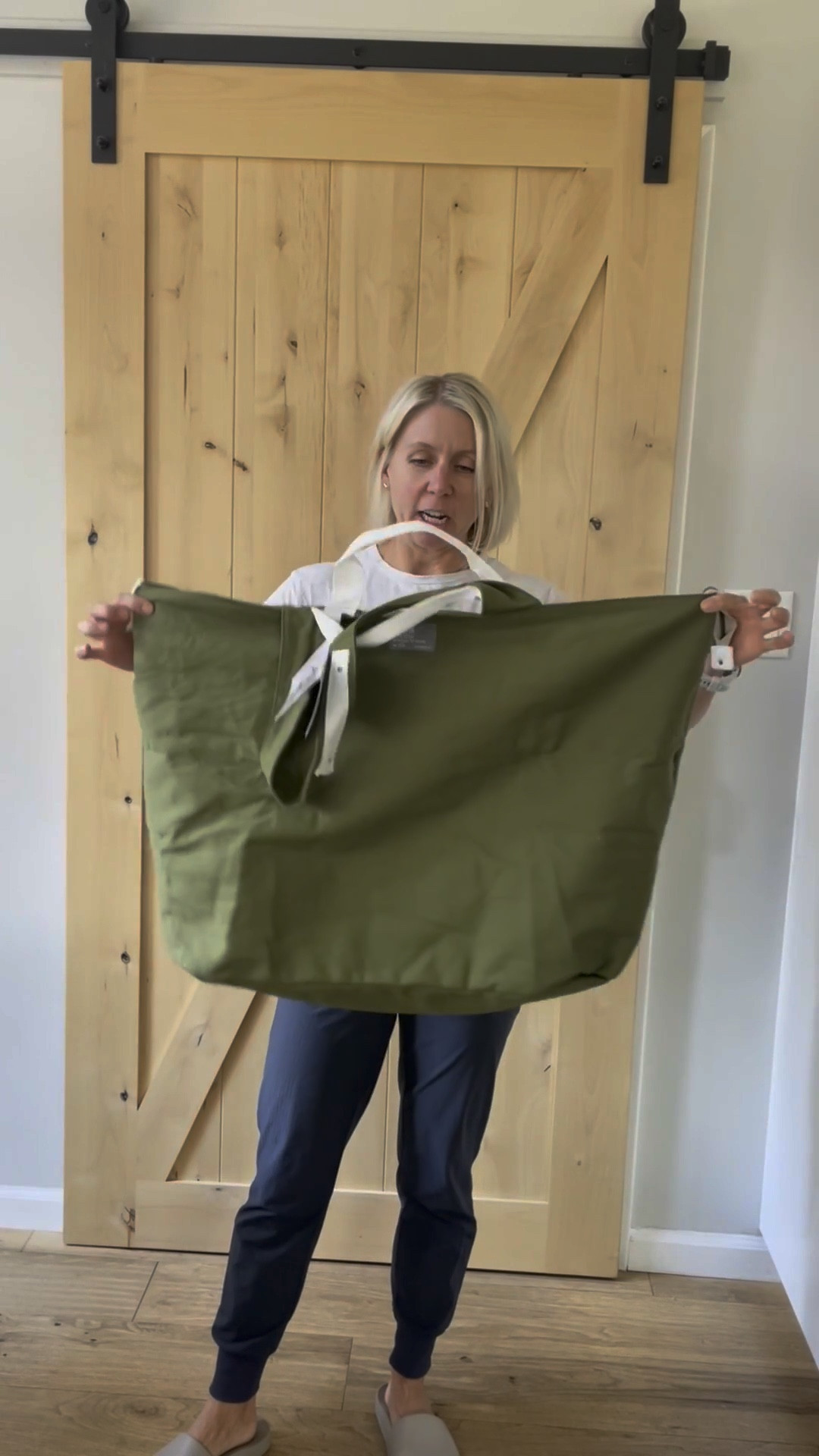 The Fit & Fresh Large Beach Tote really is the everything bag. Spacious enough to carry towels, snacks, sunscreen, and all the extras, it’s durable, easy to clean, and perfect for beach days, pool trips, travel, or everyday errands. A practical staple for moms who need one bag that does it all.

#LTKSeasonal #LTKTravel #LTKActive