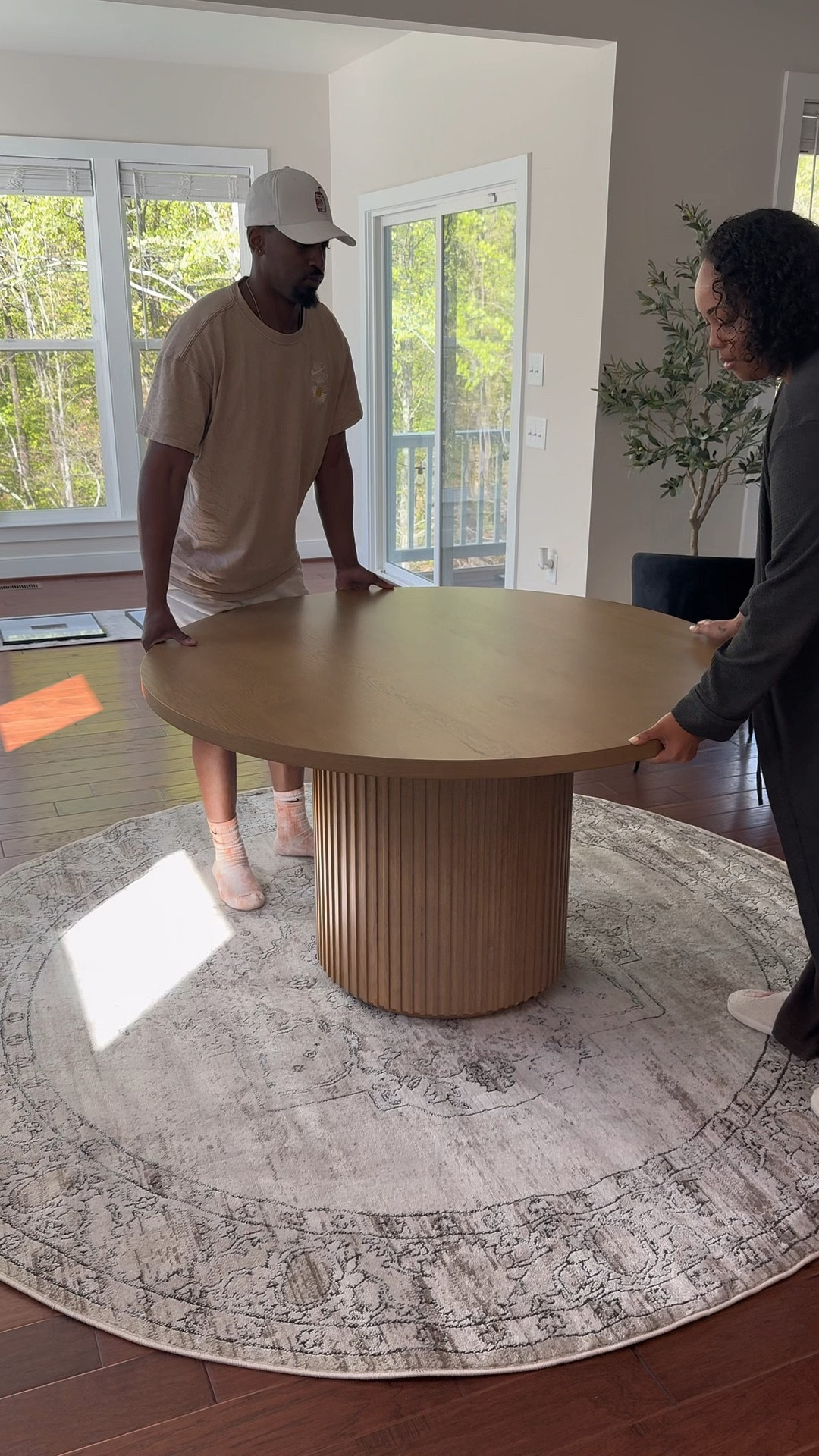 I’m so happy… my dining room rug finally got here & it’s PERFECT🤩

#LTKHome #LTKFamily #LTKWatchNow