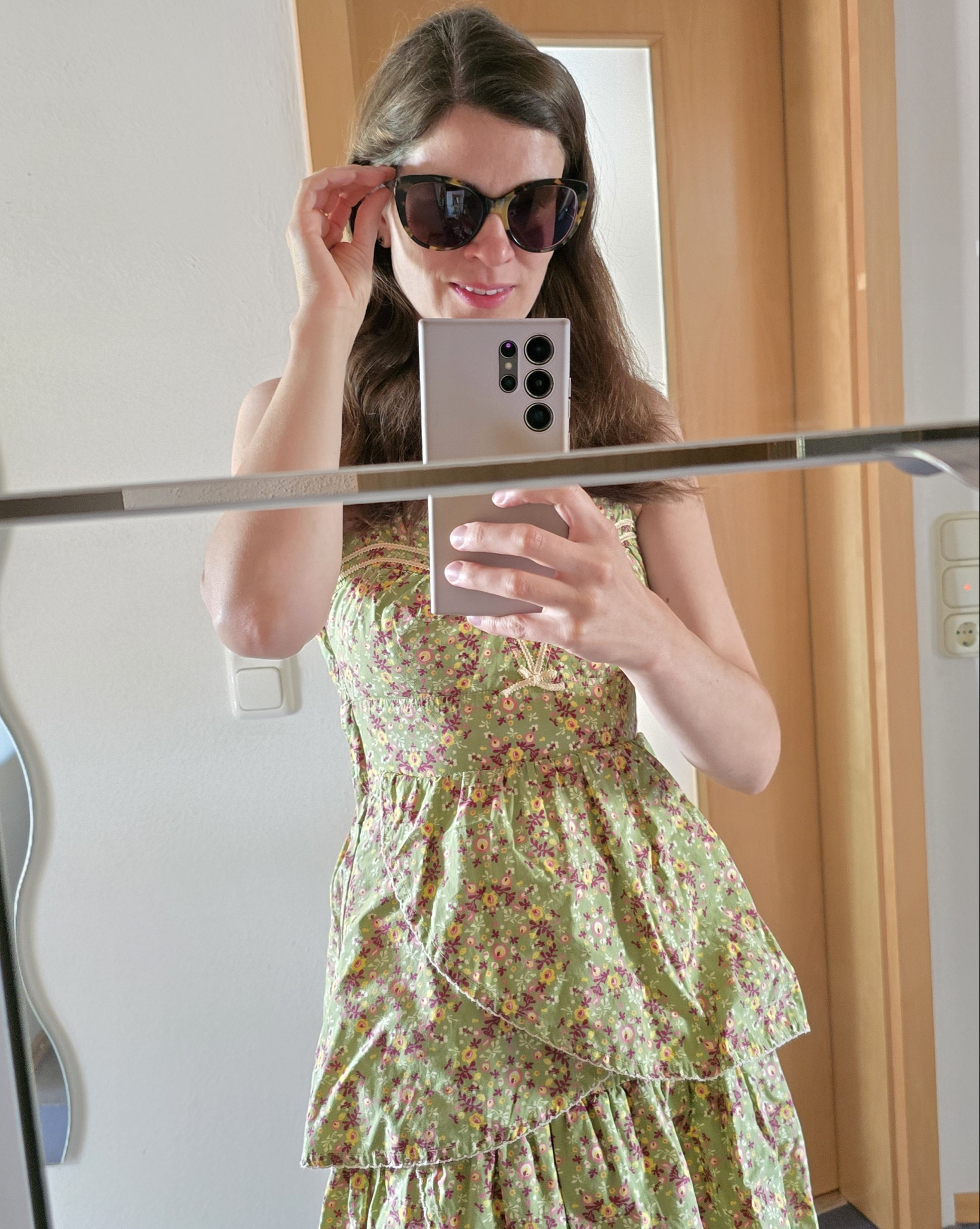Super simple retro inspired #ootd wearing a summery flower dress and cat-eye sunglasses 

#LTKkleider #LTKeurope #LTKdeutschland