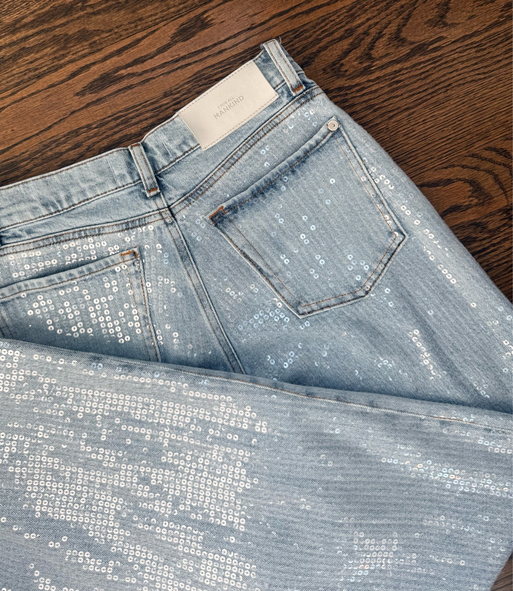 so sparkley so fun

Sequin outfit
Statement outfit
Fun outfit
Light blue
Dinner outfit
Drinks outfit
Girls night outfit
Date night outfit
Spring outfit
Spring style
Summer outfit
Summer style
Cool girl outfit
7 For All Mankind Lotta Sequin Wide Leg Jeans
7 for all mankind jeans
Sequin jeans
High waisted jeans
Wide leg jeans
Light wash jeans
Fun pants
Fun jeans
Cool pants
Cool jeans
Rent the runway
Statement pants
Statement jeans
7 jeans
