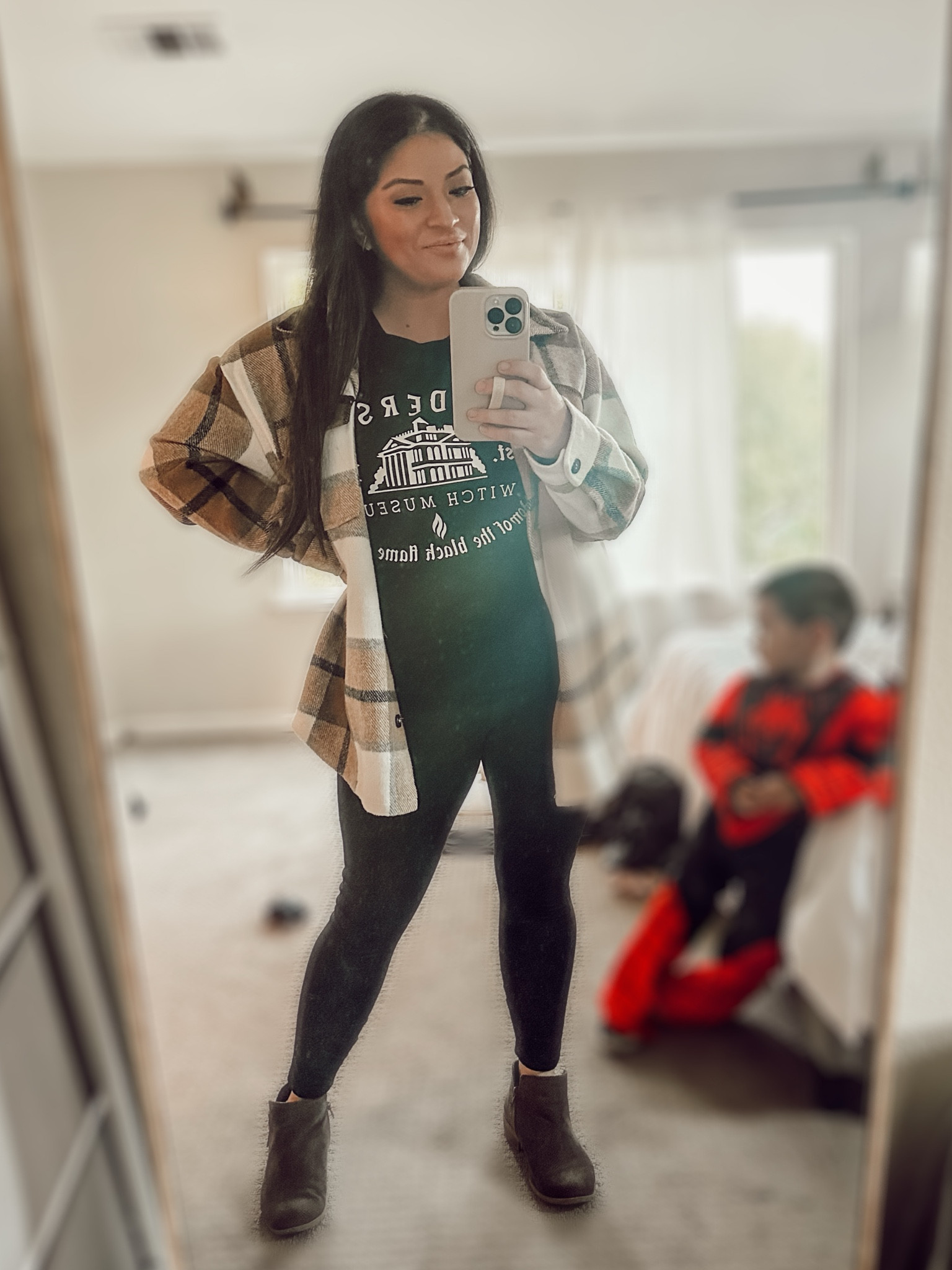 Just a casual fall outfit with my Hocus Pocus shirt. ✨

#LTKstyletip #LTKSeasonal #LTKHalloween