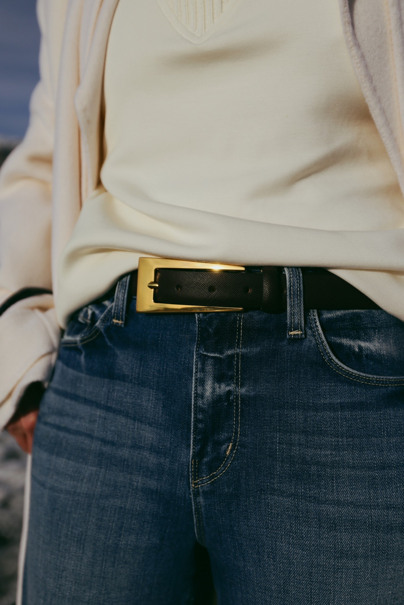 This deep chocolate brown belt is perfect for any outfit this season. Love the unique buckle design 😍

#LTKSeasonal