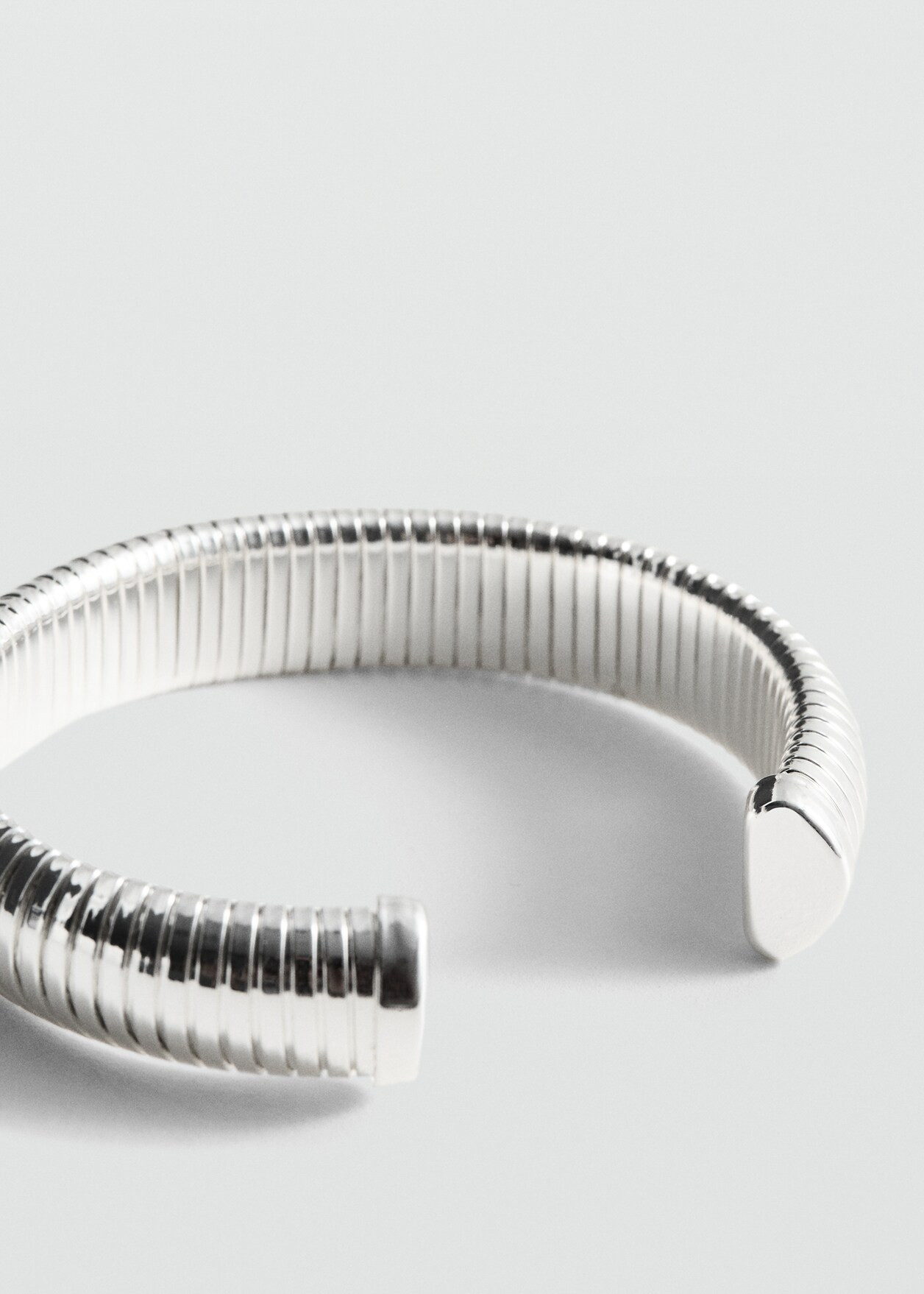 Rigid Textured Bracelet | Mango (US/MX/AU)