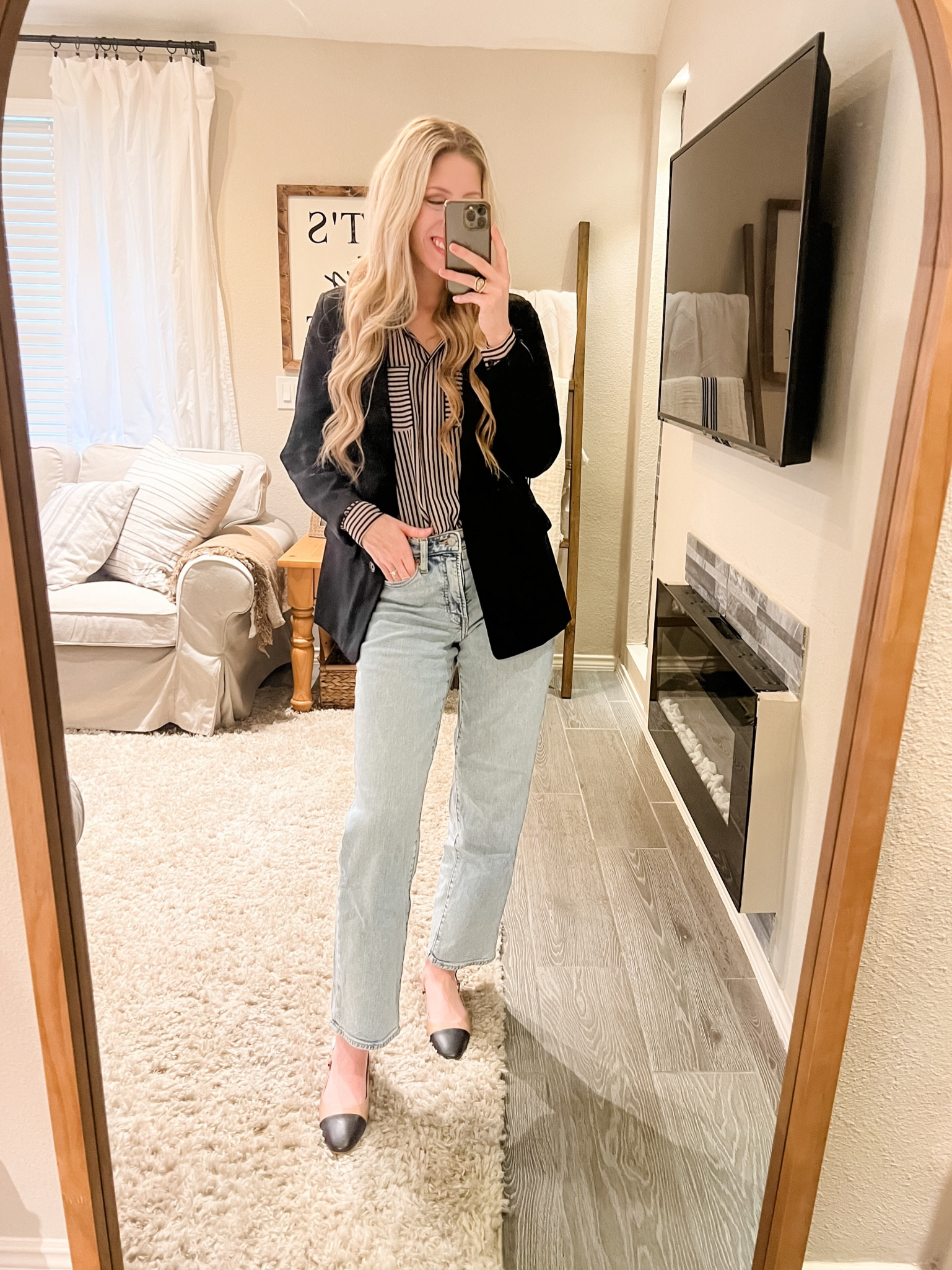 Spring blazer outfit inspo 💛

Workwear. Smart casual. Business casual. Office. Blazer. Jeans. Spring. 

#LTKfindsunder50 #LTKSeasonal #LTKworkwear