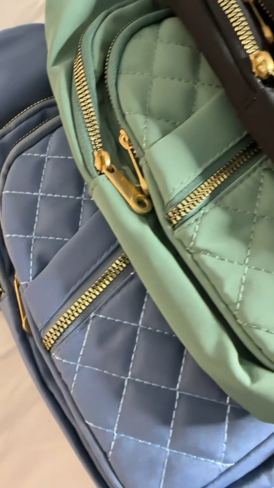 These are the perfect spring bags. 💐 😍Great for working out and to use as an everyday bag.  they have an adjustable strap and multiple zipper compartments. Just perfect for that morning run. #slingbag #crossbodybag #workoutbag #everydayhandbag #fashionbag #crossbodyfashionbag