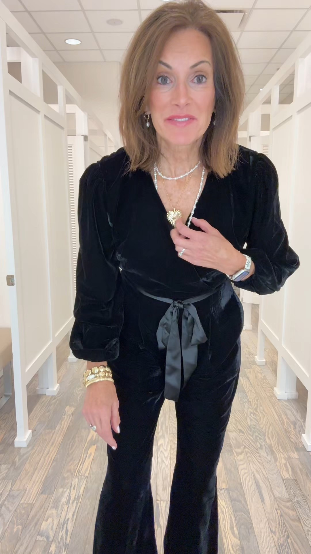 Velvet jumpsuit - size 8


Christmas outfit 
Wedding guest outfit
Christmas parties 


#LTKSaleAlert #LTKHoliday #LTKStyleTip