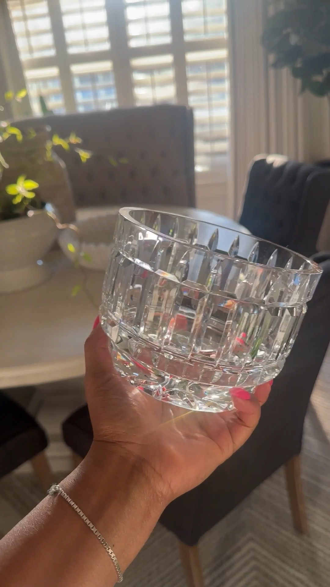 The way the light reflects off of this crystal bowl 🥰🥰🥰 

#makeupbowl #crystalbowl #hosting #ebay 

#LTKHome