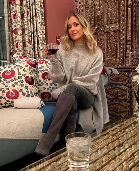 Get the details on Kristin Cavallari’s gray sweater, gray coat, and suede boots


#LTKstyletip #LTKSeasonal #LTKHoliday