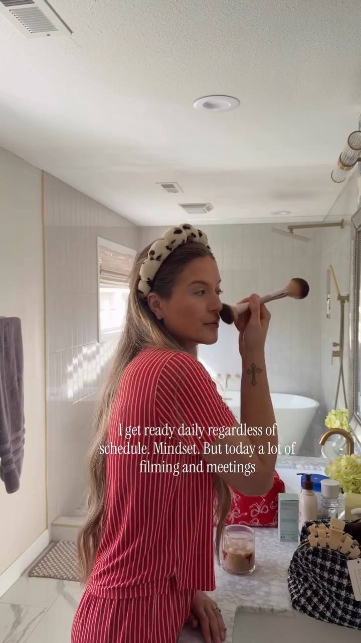 Mornings ☀️ Some days look different but my typical start sets me up for a good, productive day — Alarms even if I don’t have to leave, full get ready regardless of schedule. Motivation ☕️💻👡🚕

Happy Monday! Comment ROUTINE for everything you see here!

#vlog #morningroutine #mornings #motivation #contentcreator