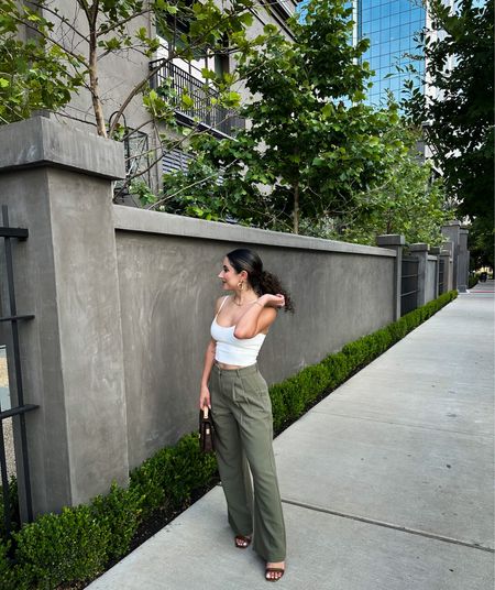 Abercrombie trouser Sloane pants. Wearing a size 25 in curve love. #abercrombiepants #abercrombietrousers

#LTKunder100 #LTKsalealert #LTKFind