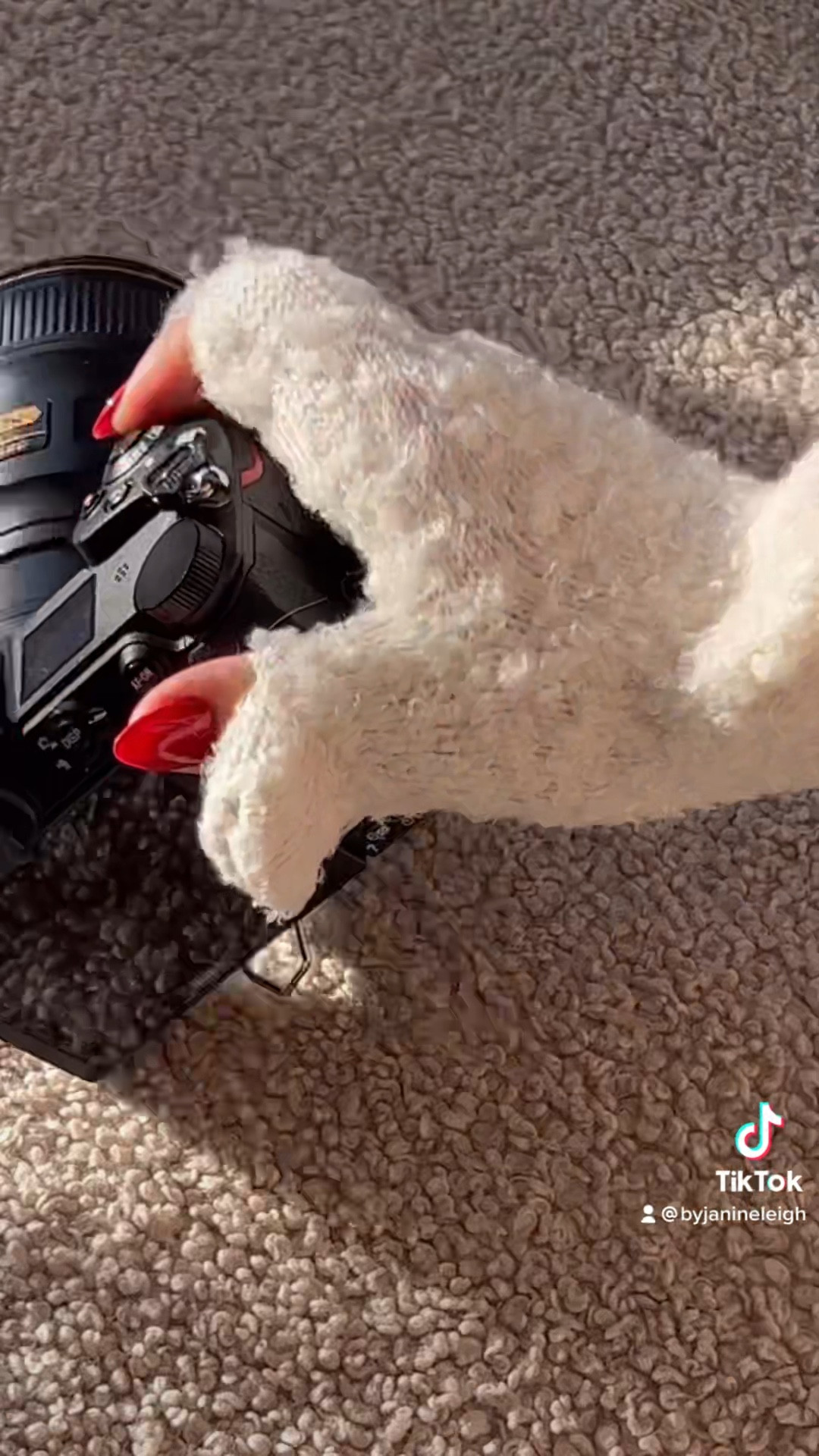 Photog mittens 🤪

#LTKfit #LTKHoliday #LTKGiftGuide