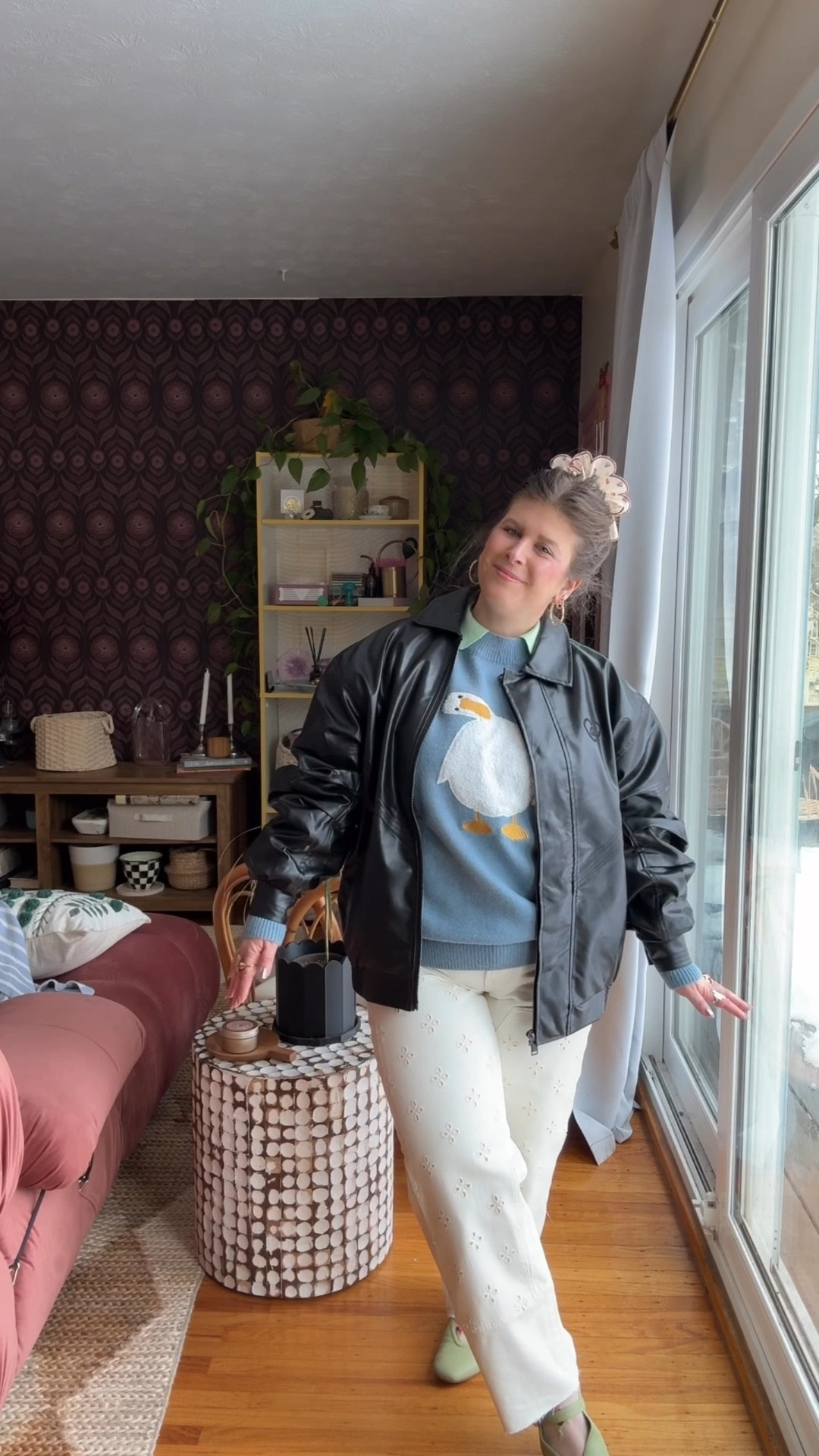 The cutest goose sweater 🪿paired with a leather jacket 👯‍♀️

I will be wearing these all spring long! 

The sweater is so soft & perfectly oversized. Love it draped over my shoulders! 

The jacket is also oversized. I love the zipper & buttons to give multiple ways of styling it!



#LTKootd #LTKSpringSale #LTKPetite