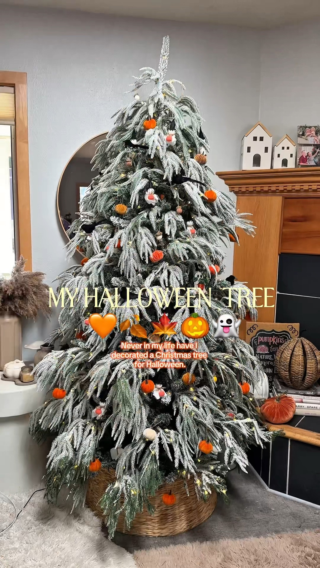 My first fall/halloween Christmas tree 🫶🏼✨🍁🧡🍂👻🎃

#LTKHome #LTKSeasonal