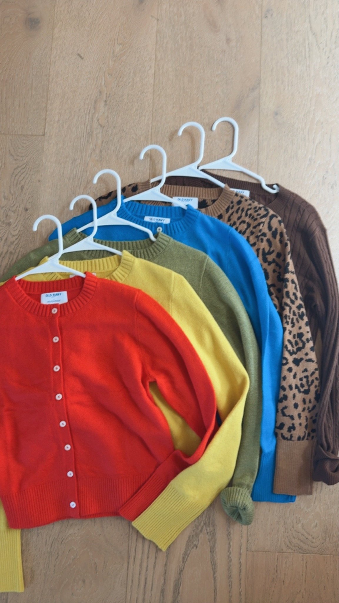 I can’t get enough of Old Navy’s cardigans!!
Size: Small

#LTKootd #LTKOver40 #LTKSeasonal