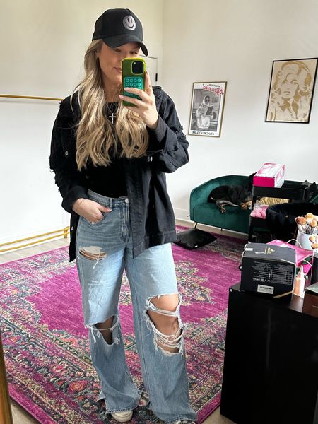 Yall love these and so do I! The viral Jeans that I’ve sold over 100 pairs of in the last 2 months! Grab them before they’re gone & size down! I wear a 4 and a 6 is baggier
Cross necklace- code BAILEY to save!