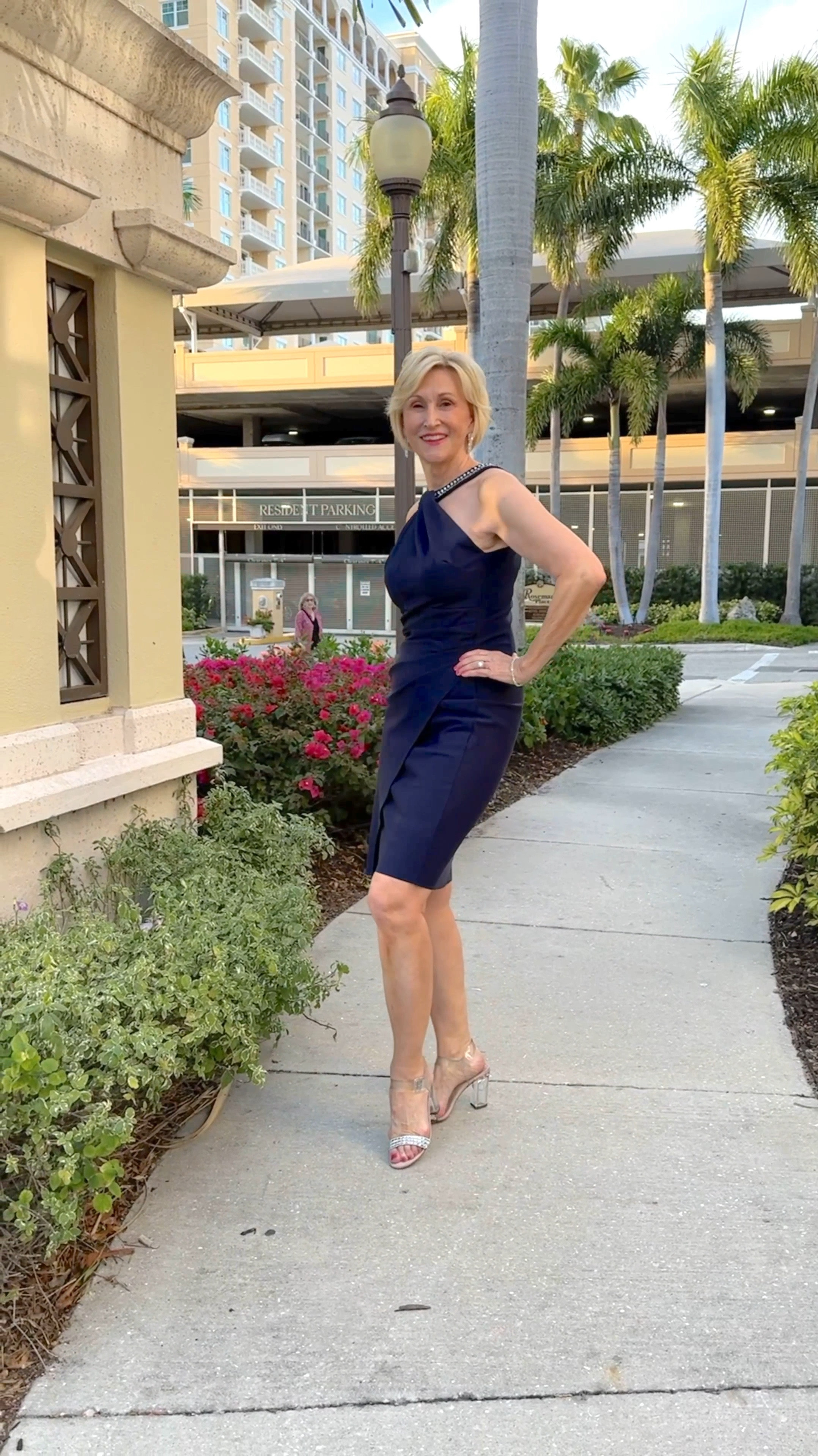 Here’s a gorgeous MOB, MOG or wedding guest dress for that special day coming up!
I love how it fits in all the right places and the neck details are stunning! Get it from @alexevenings


#LTKOver40 #LTKVideo #LTKWedding