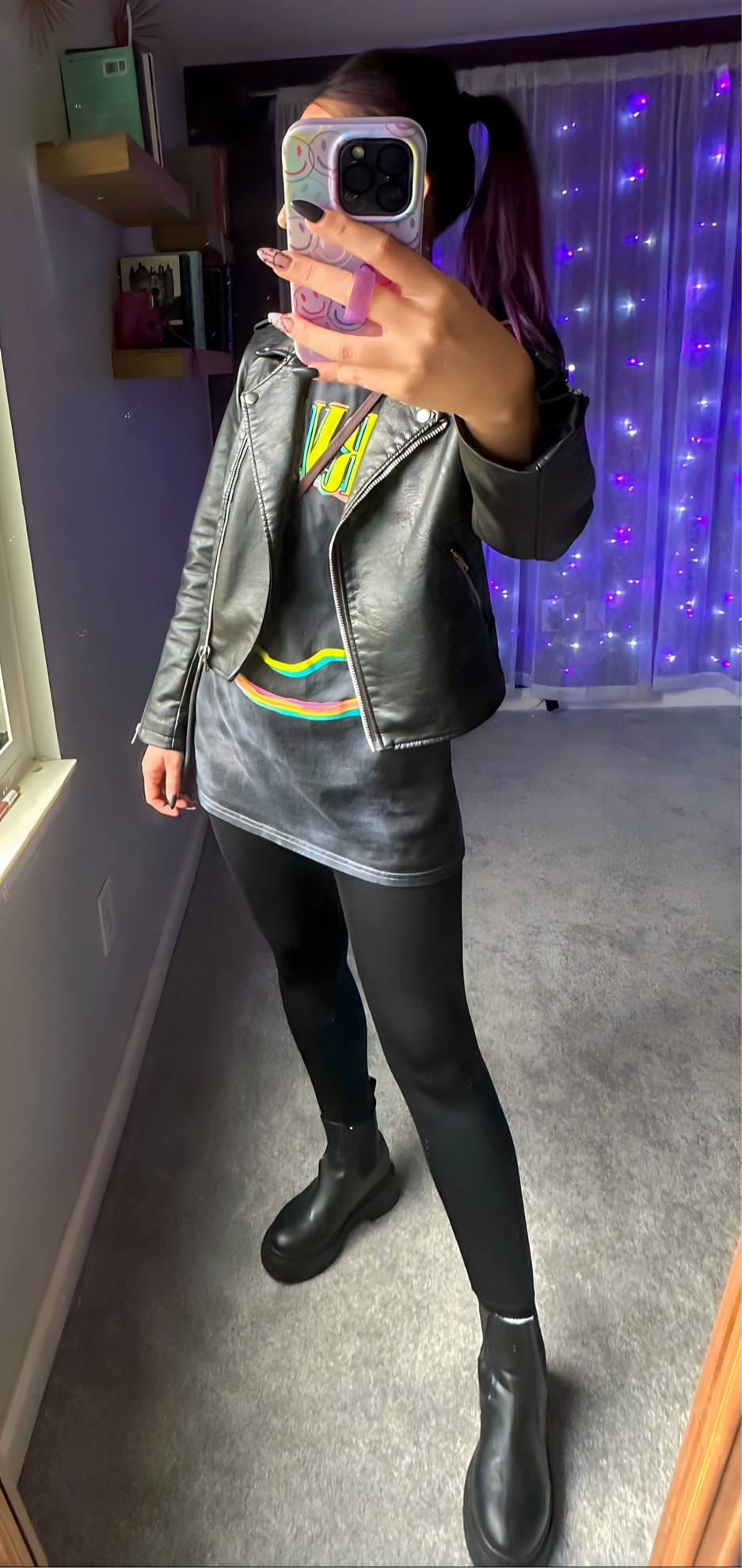 ☔️ GLOOMSday vibes..

Another rainy day here means another oversized graphic tee from Urban outfitters with a faux leather moto jacket paired with Tom tiger leggings and Chelsea boots from Forever21

#LTKstyletip #LTKfindsunder50