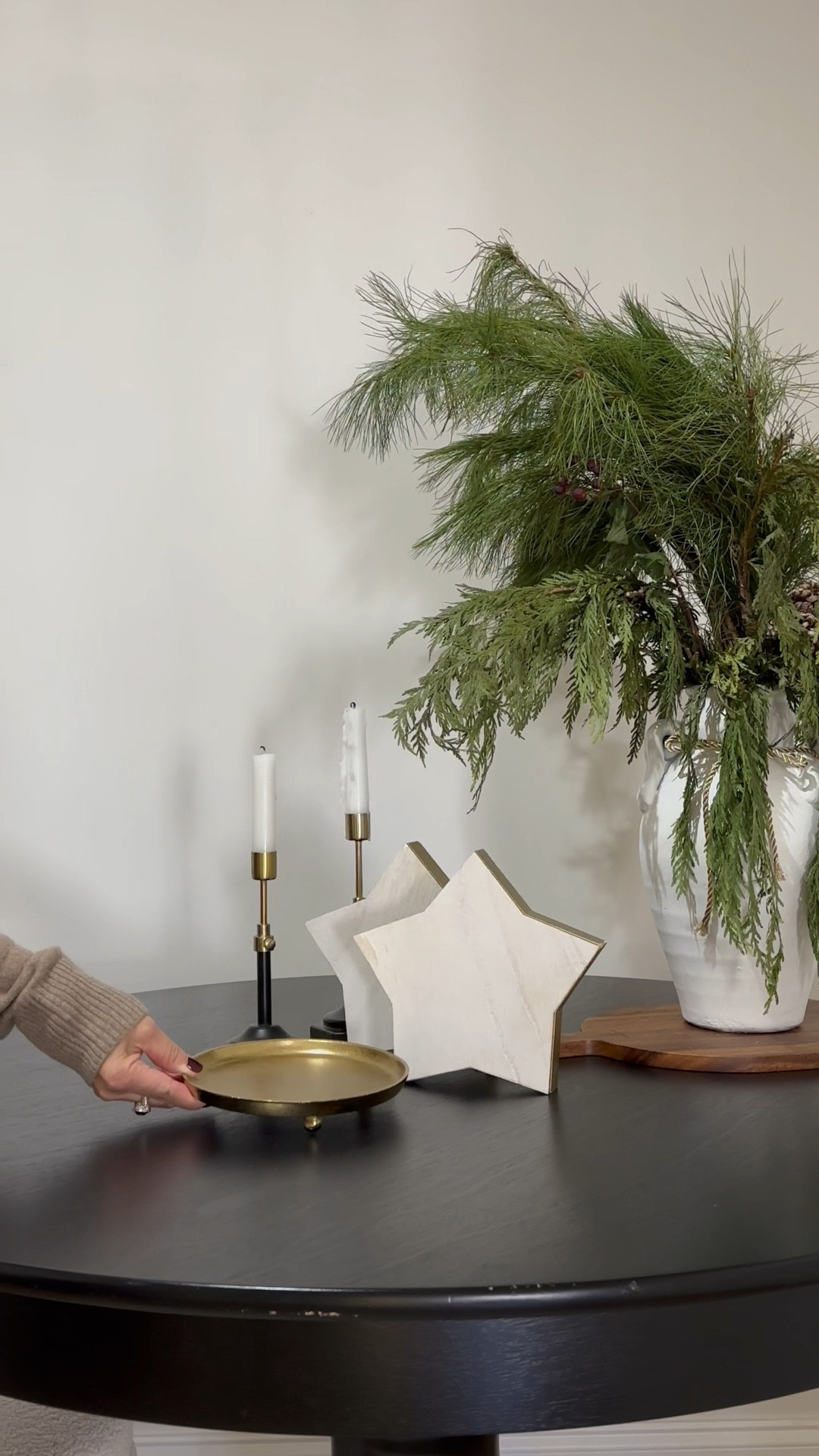 Christmas tree decor 

Proof that Christmas magic begins at the entryway 🌲🤍✨

#Christmas #christmasdecor #decor #entryway #foyer #simpledecor #natal  

#LTKHome #LTKSeasonal #LTKHoliday