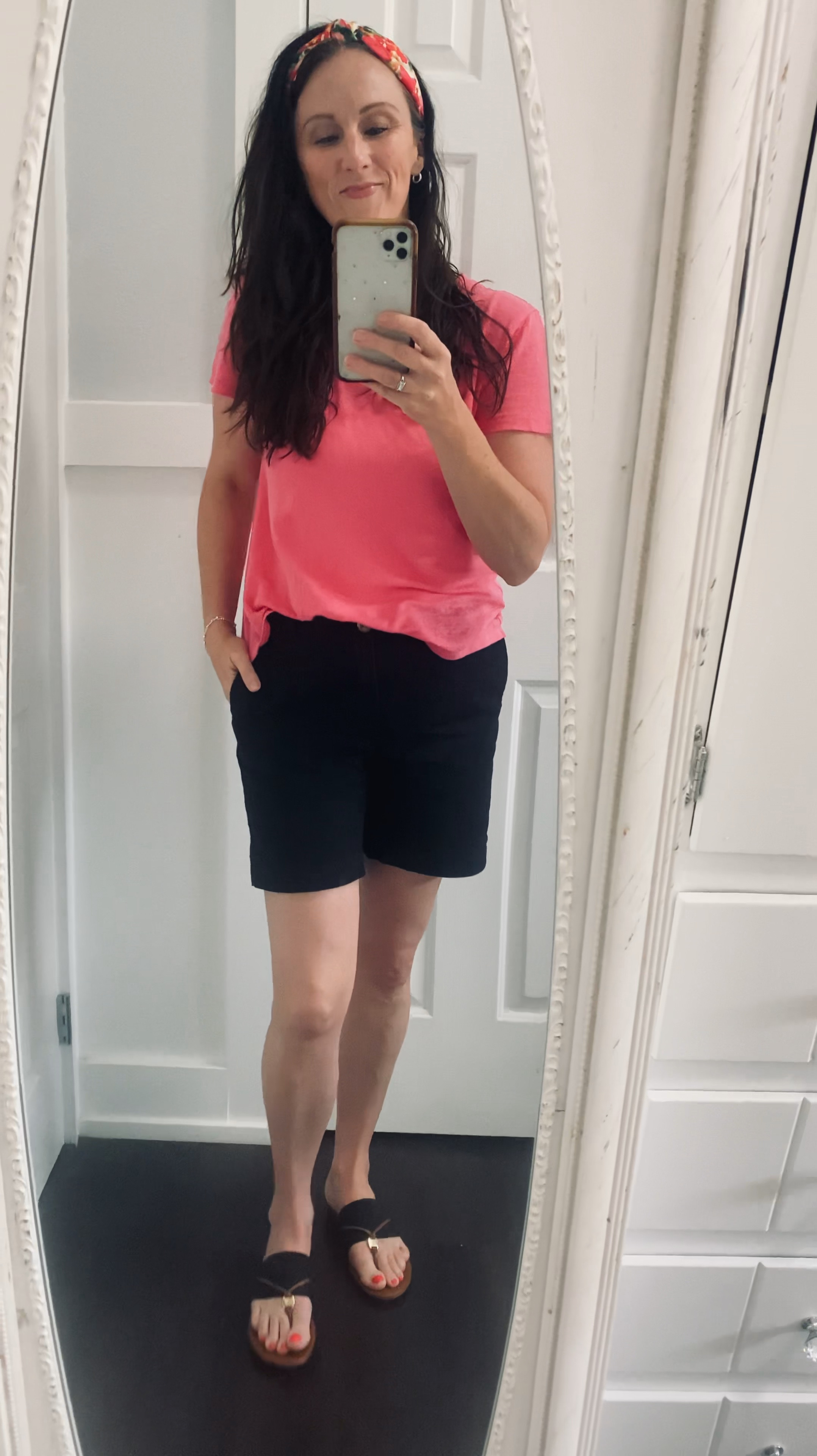 Easy travel outfit :: linen tee shirt, JCrew :: everyday shorts, Old Navy :: floral twisted headband, JCrew :: leather sandals, Italian Shoemakers 


#LTKSeasonal #LTKTravel #LTKOver40