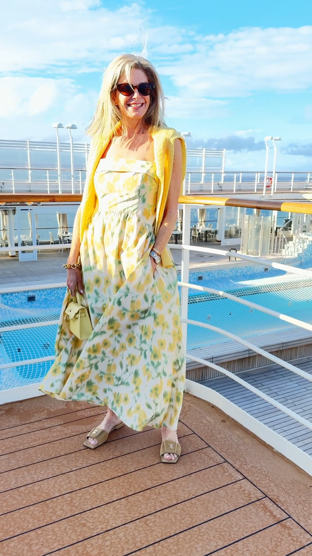 The most beautiful dress & sweater! 
Suze 4/S 