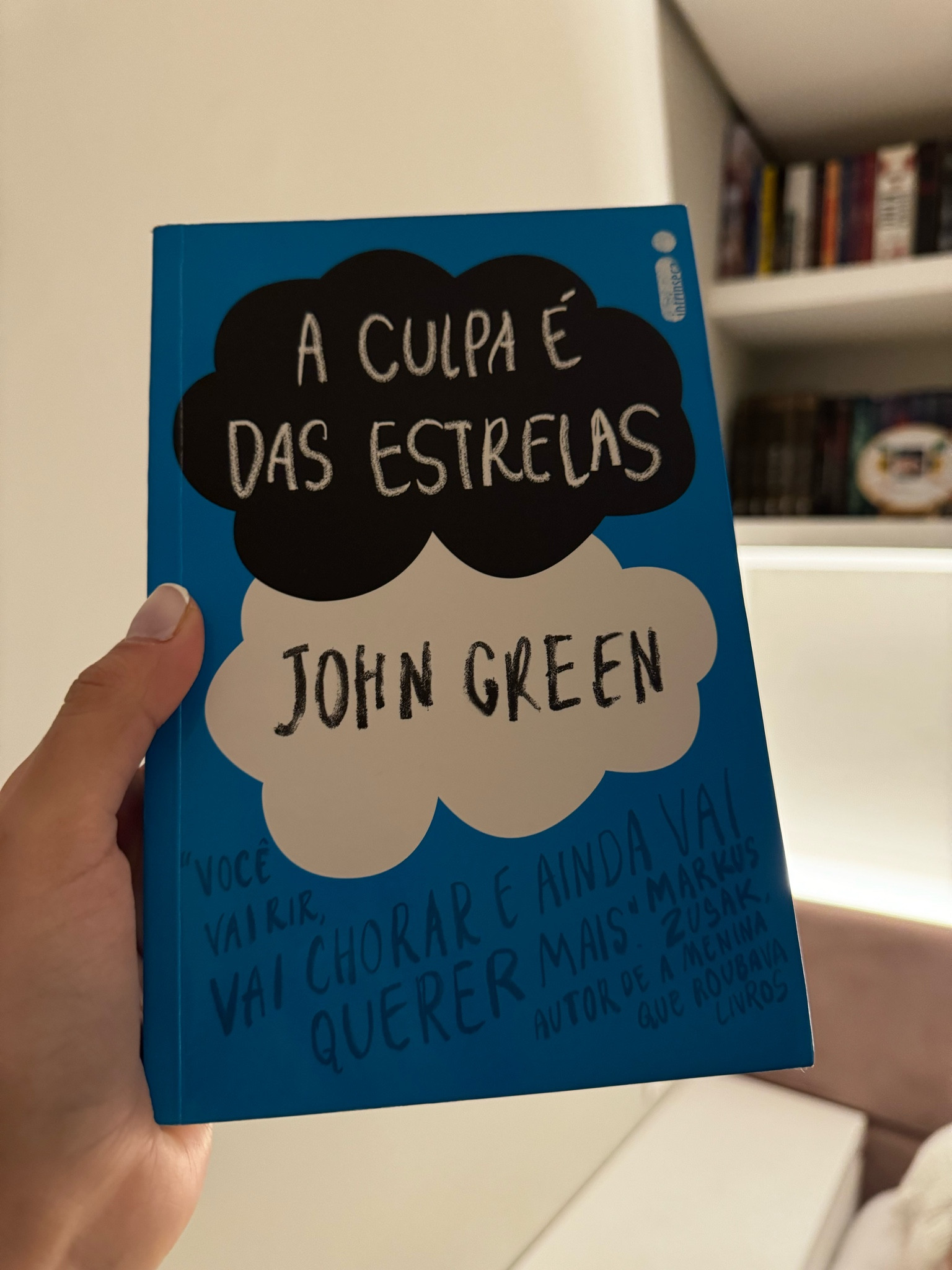 “Mas em todo bom enredo há uma reviravolta, e a de Hazel se chama Augustus Waters, um garoto bonito que certo dia aparece no Grupo de Apoio a Crianças com Câncer. Juntos, os dois vão preencher o pequeno infinito das páginas em branco de suas vidas.

Inspirador, corajoso, irreverente e brutal, A culpa é das estrelas é a obra mais ambiciosa e emocionante de John Green, sobre a alegria e a tragédia que é viver e amar."

#LTKstyletip #LTKgiftguide #LTKover50style