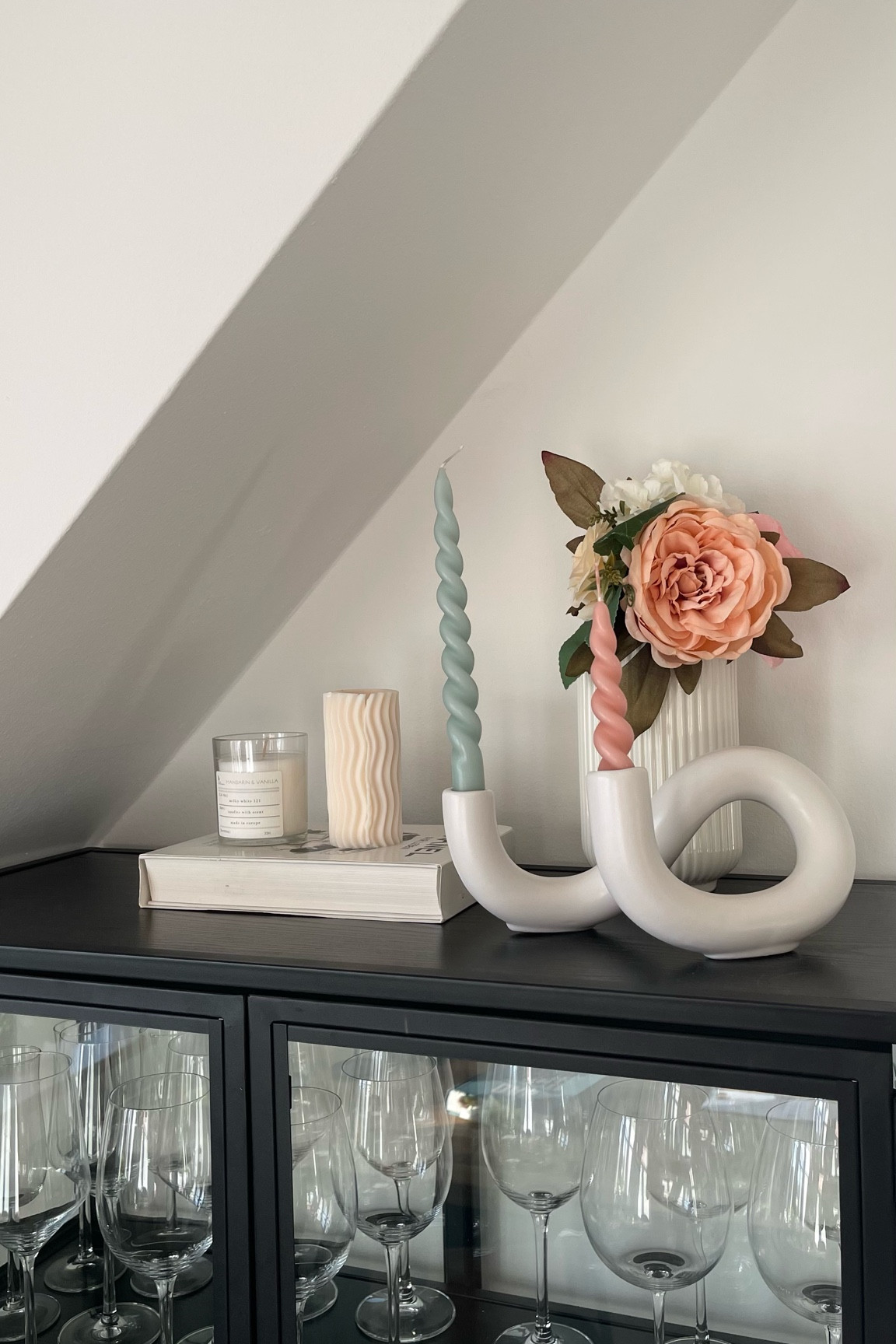 actually…
Vase: Ikea
Candles: Depot
Candle holder: XXXLutz