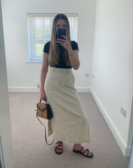New-in summer basics 🫶🏼

This linen-blend tailored midi skirt is one of my favourite new-in pieces for work. It pairs perfectly with T-shirts, vest tops and shirts. 

My sandals are old Zara. 

#LTKuk #LTKstyletip #LTKsummer