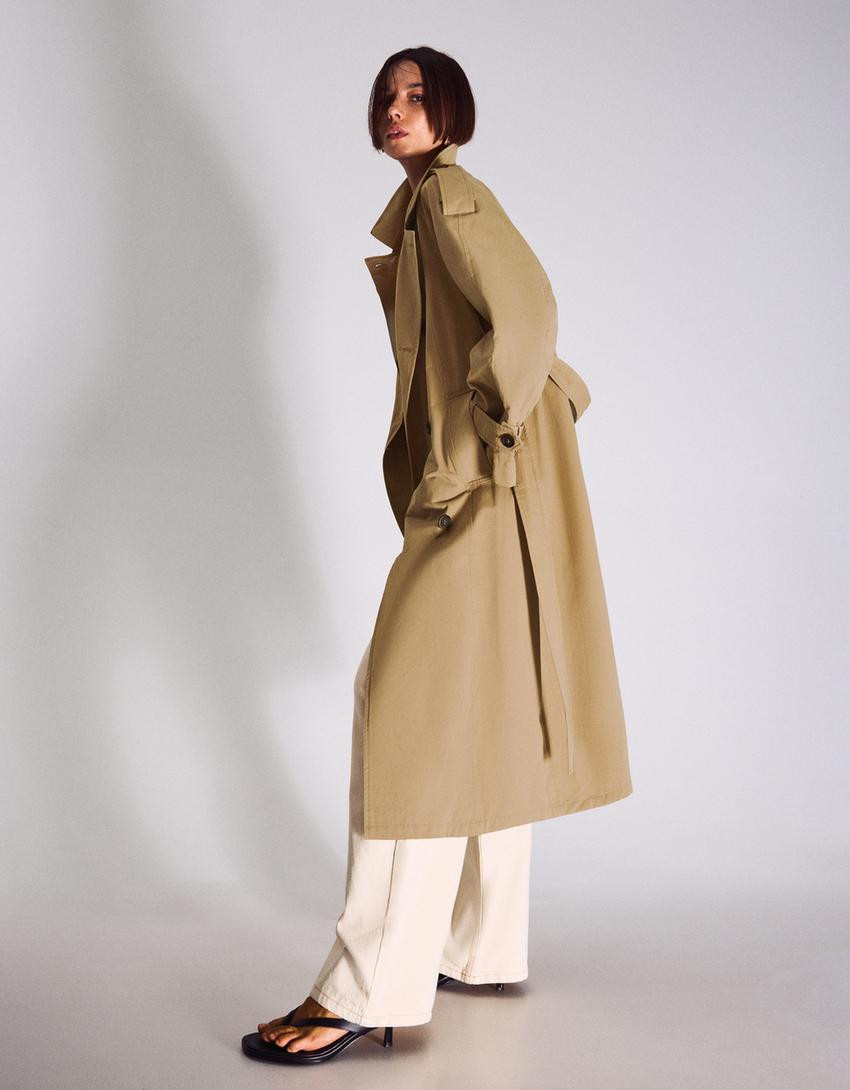 Langer Trenchcoat mit Gürtel - Jacken und Trenchcoats - Damen | Bershka DE
