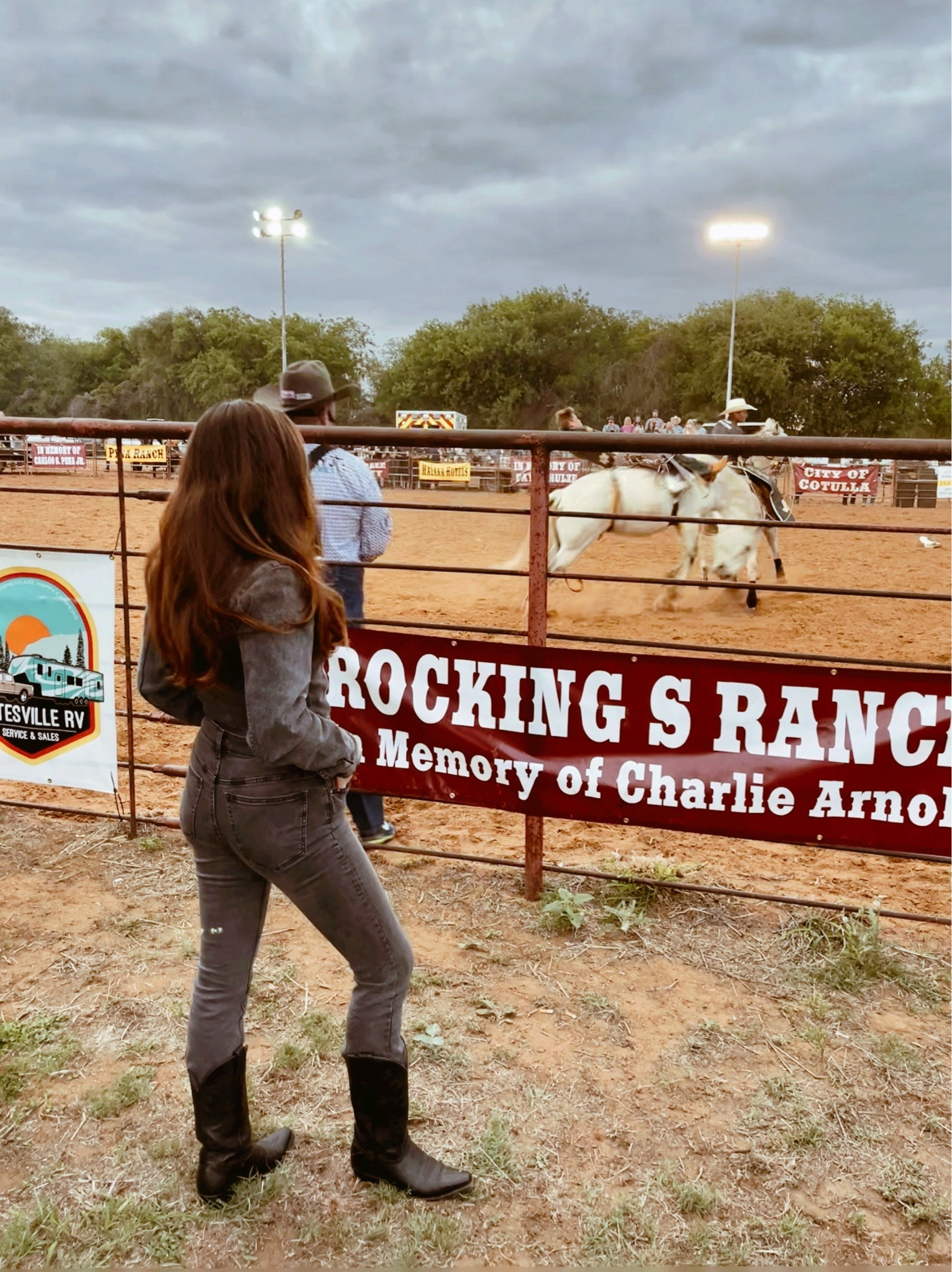 Doing rodeo things like a good American🤠 

Enjoying a hometown rough stock rodeo while home for Easter. 

I love a denim on denim outfit and these #goodAmerican pieces are so flattering!

