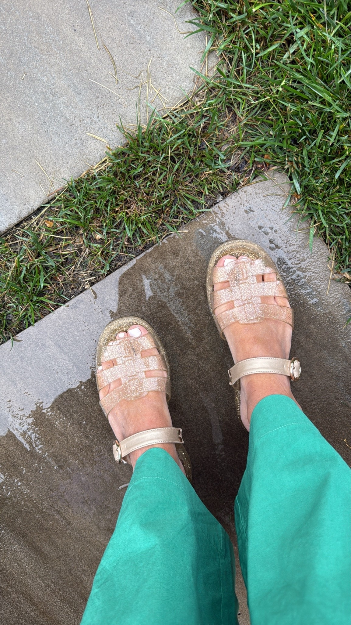 Jellies rain or shine all summer! I reach for these all the time!

*im a true size 8

#LTKgrwm #LTKootd #LTKmomlife