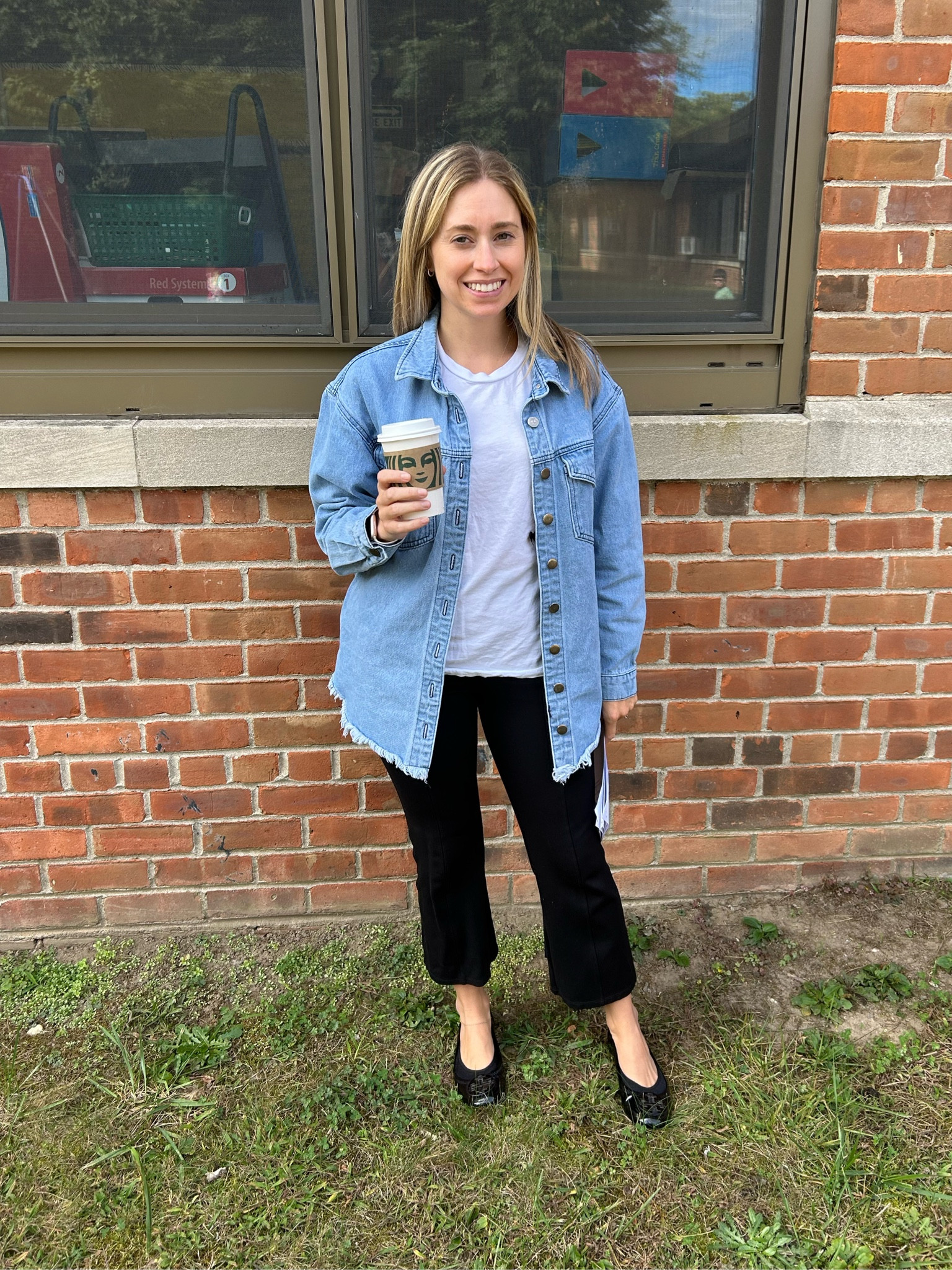 Last Monday of September, a 3 day work week and your friend grabs you a Starbucks  

#LTKSeasonal #LTKWorkwear