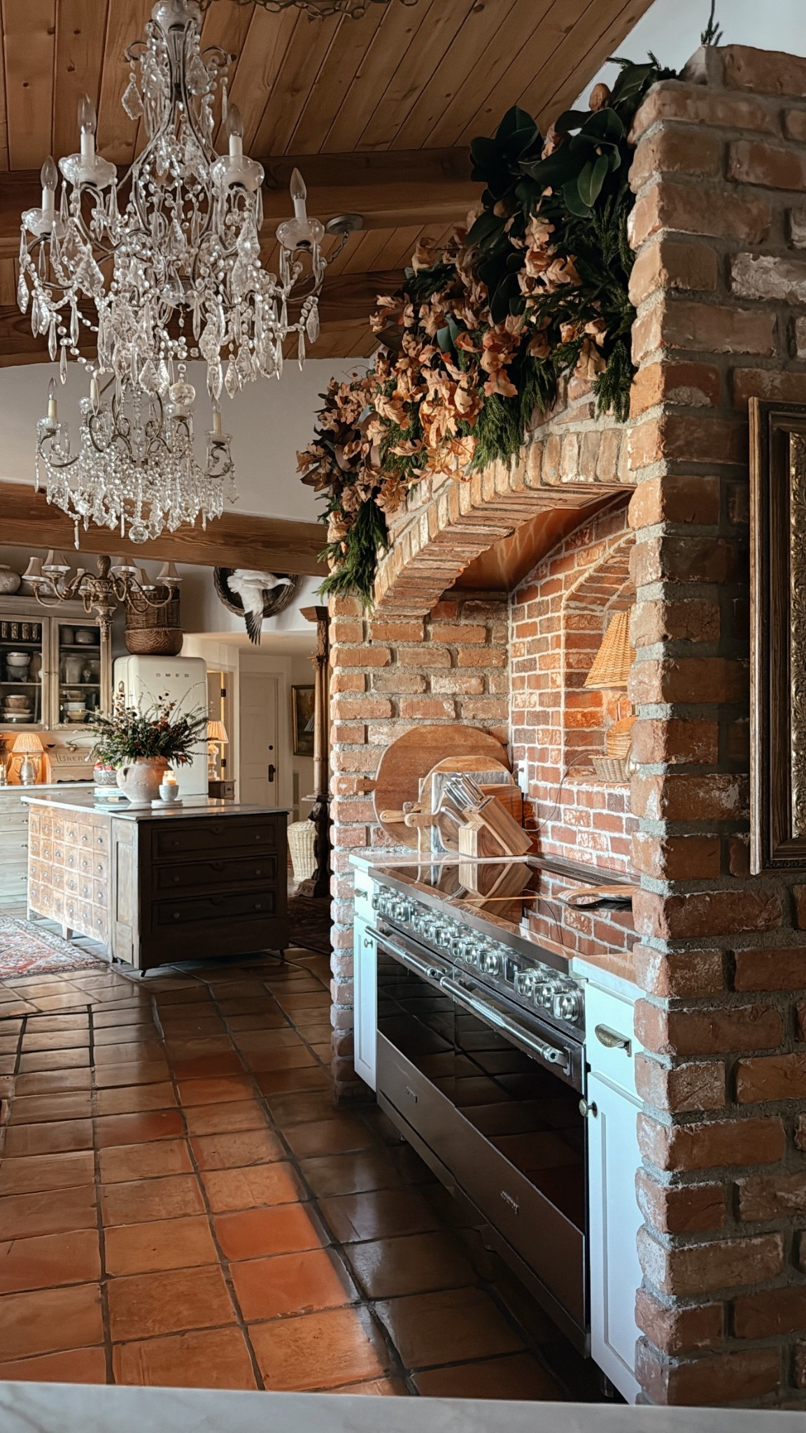 9’ real look evergreen, the realest looking huge fall leaf stems I’ve seen that I will use forever, and magnolia leaves stems…all ready for fall and Christmas coming up, in 5 minutes  #homedecor #home #homestlyle 