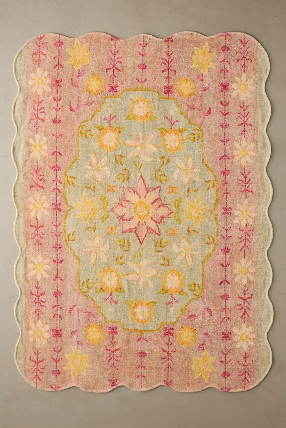 Juniper Floral Scalloped Printed Rug | Urban Outfitters (US and RoW)